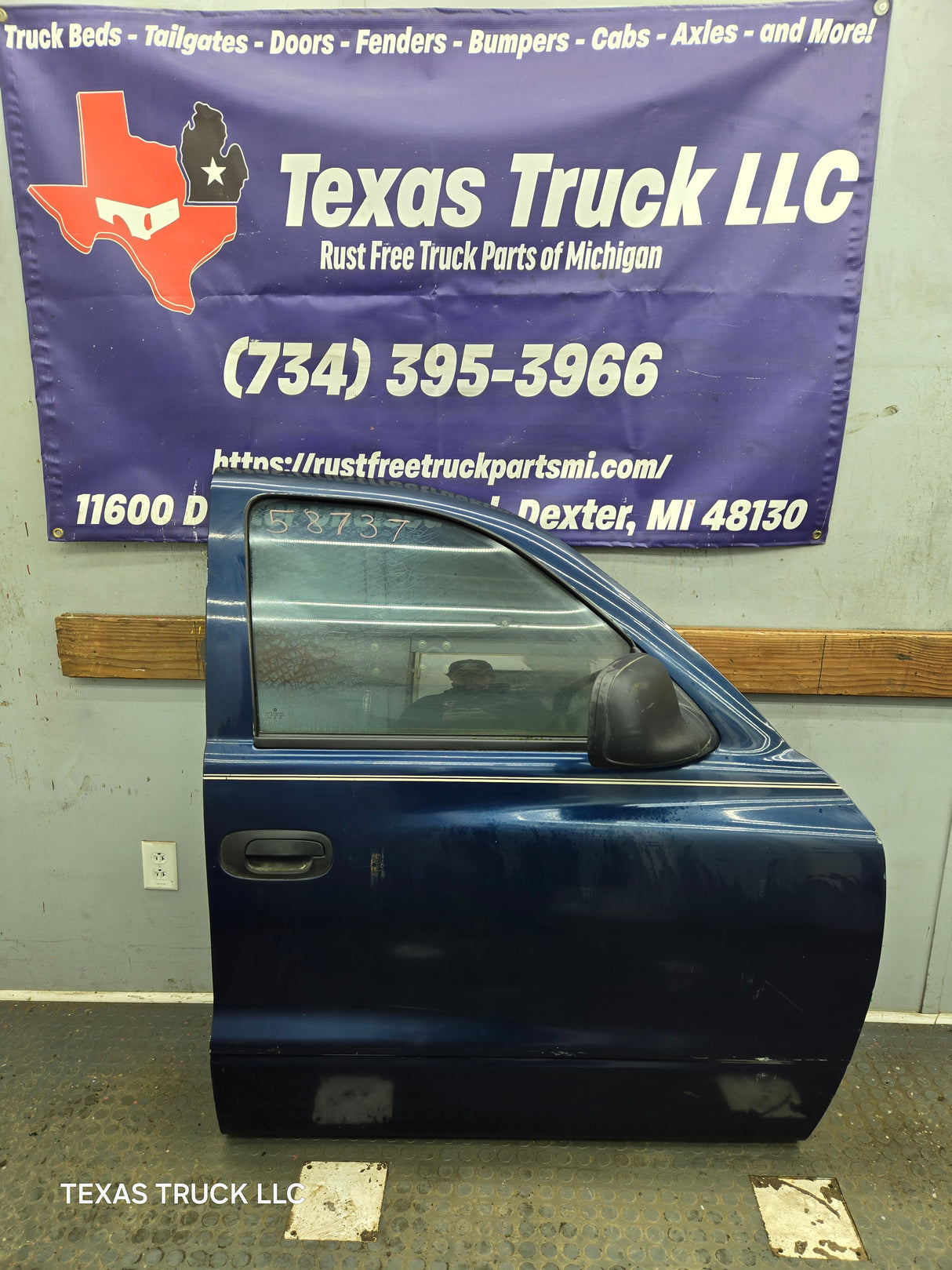 2001–2004 Dodge Dakota Quad Cab Front Passenger Side RH Door