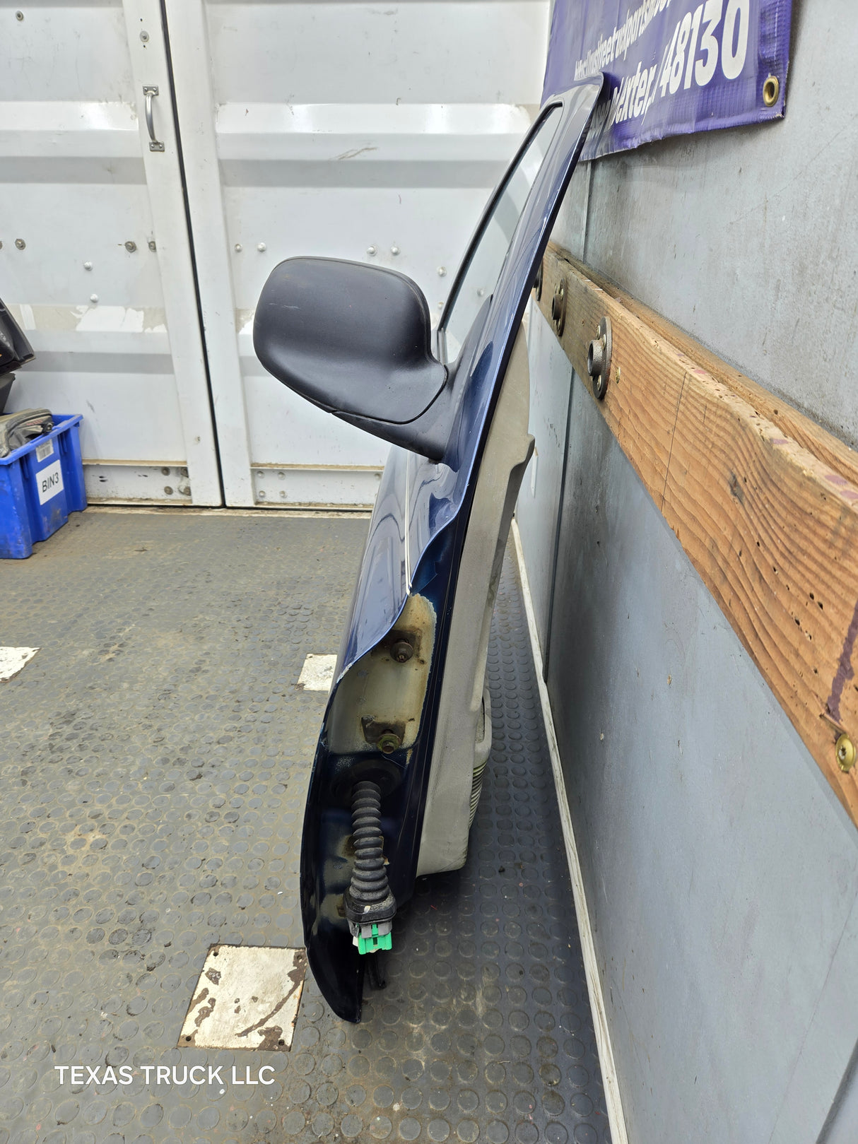 2001–2004 Dodge Dakota Quad Cab Front Passenger Side RH Door