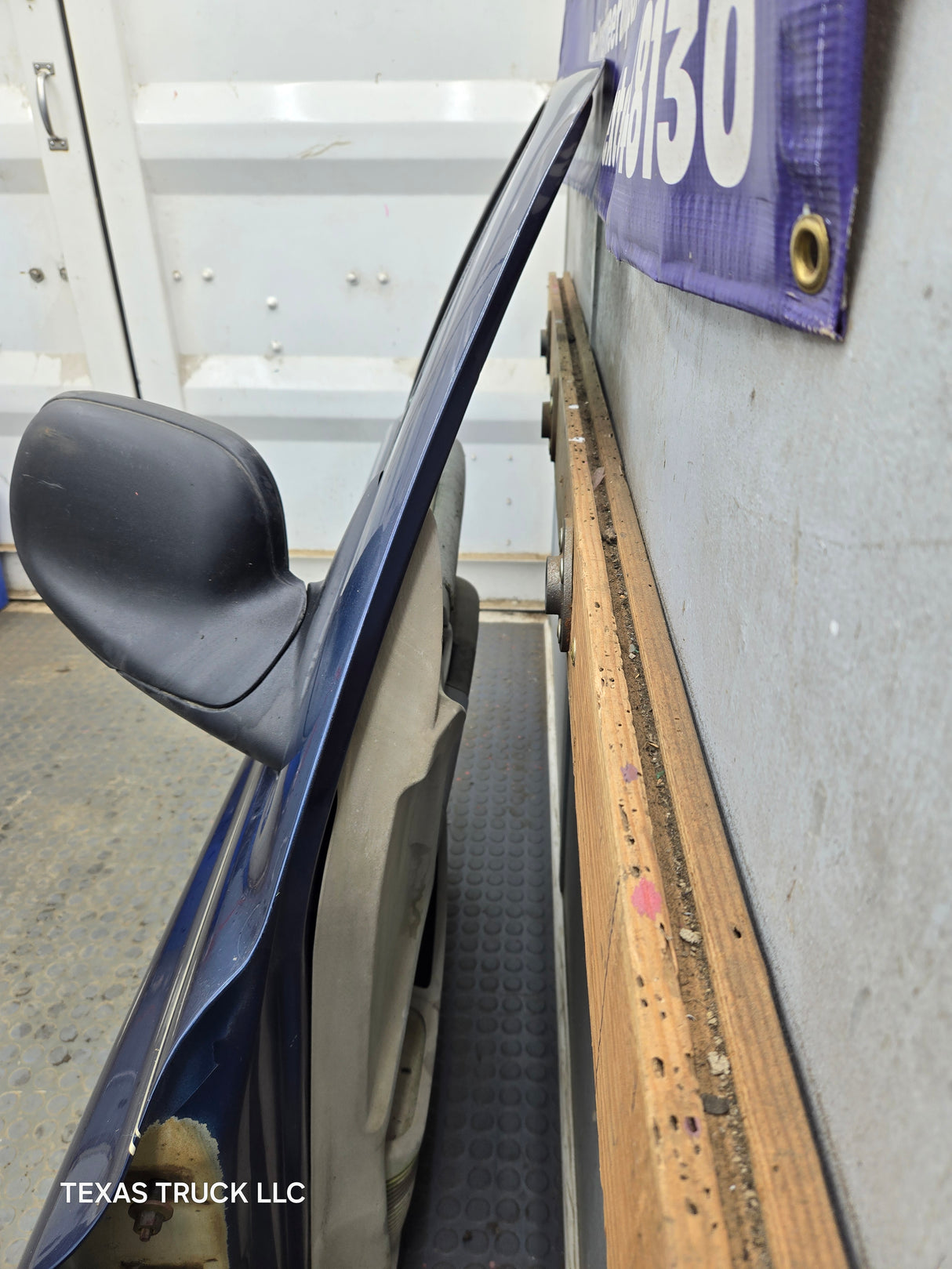 2001–2004 Dodge Dakota Quad Cab Front Passenger Side RH Door