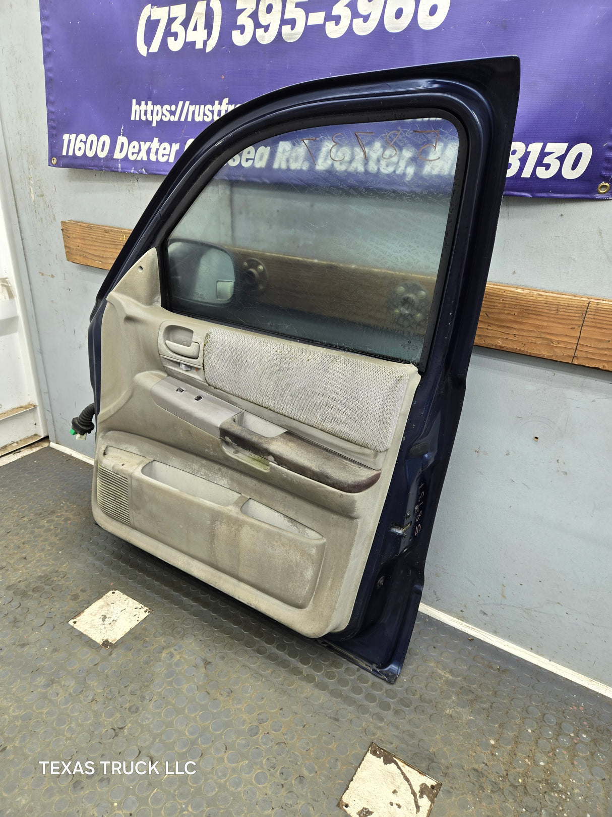 2001–2004 Dodge Dakota Quad Cab Front Passenger Side RH Door