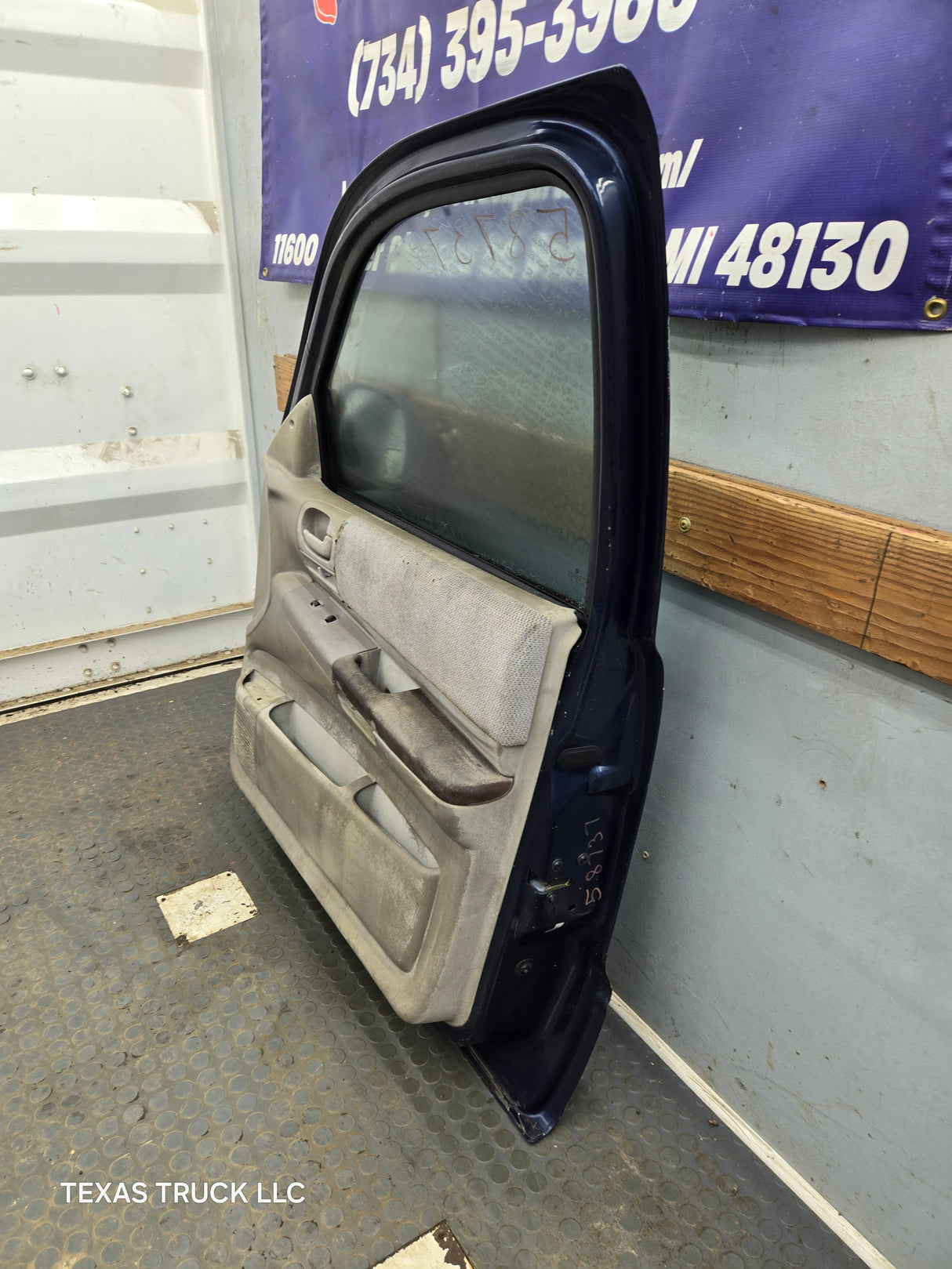 2001–2004 Dodge Dakota Quad Cab Front Passenger Side RH Door