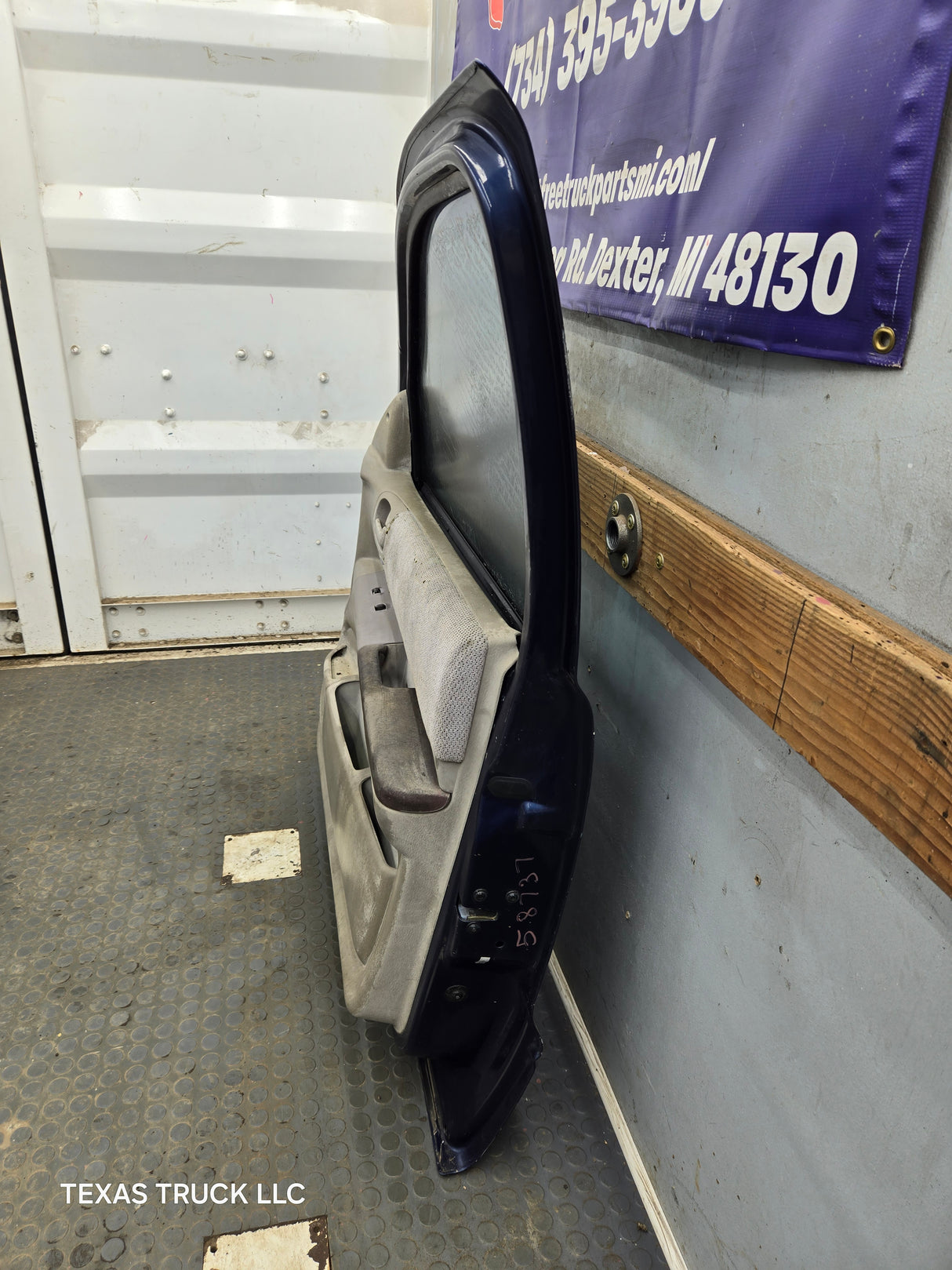 2001–2004 Dodge Dakota Quad Cab Front Passenger Side RH Door
