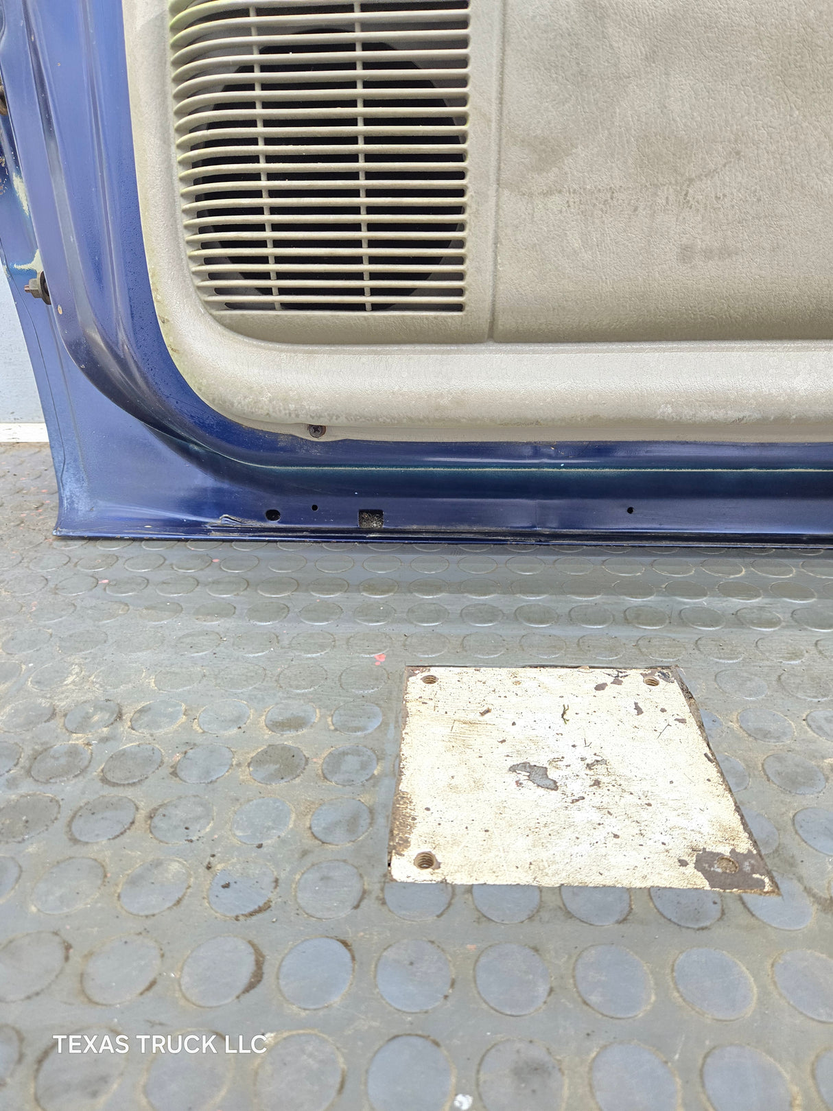 2001–2004 Dodge Dakota Quad Cab Front Passenger Side RH Door