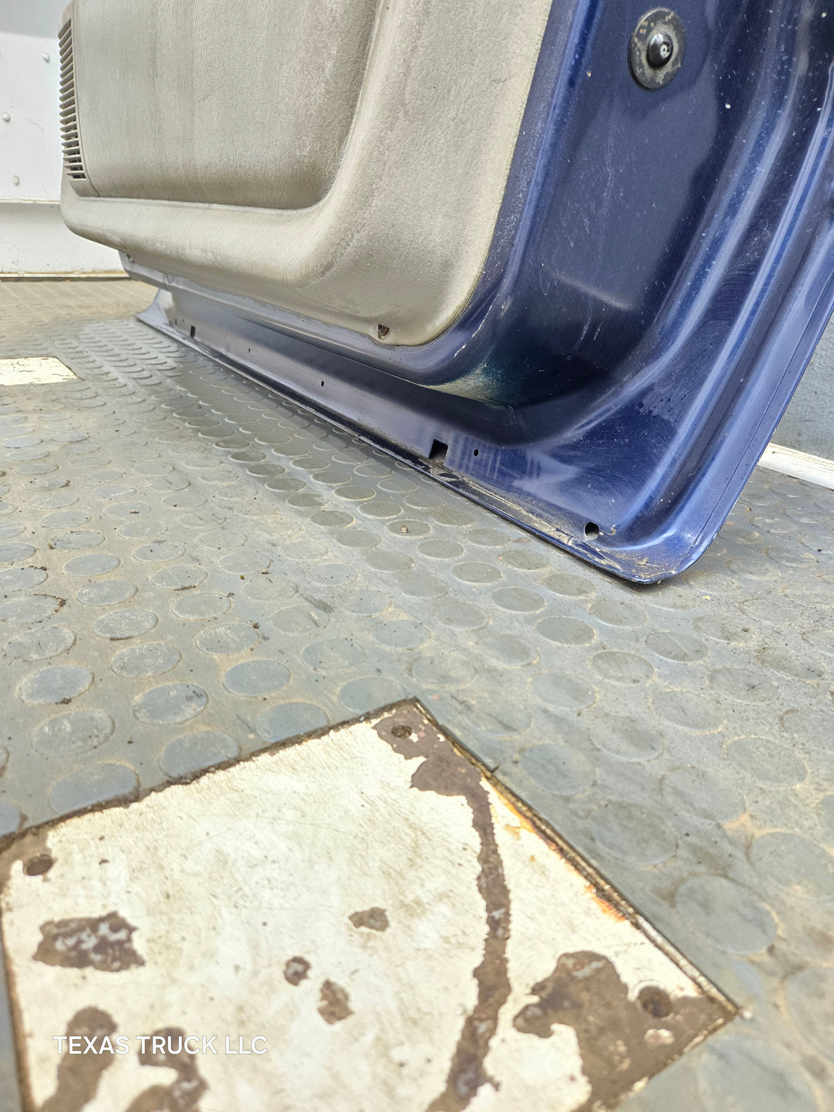 2001–2004 Dodge Dakota Quad Cab Front Passenger Side RH Door