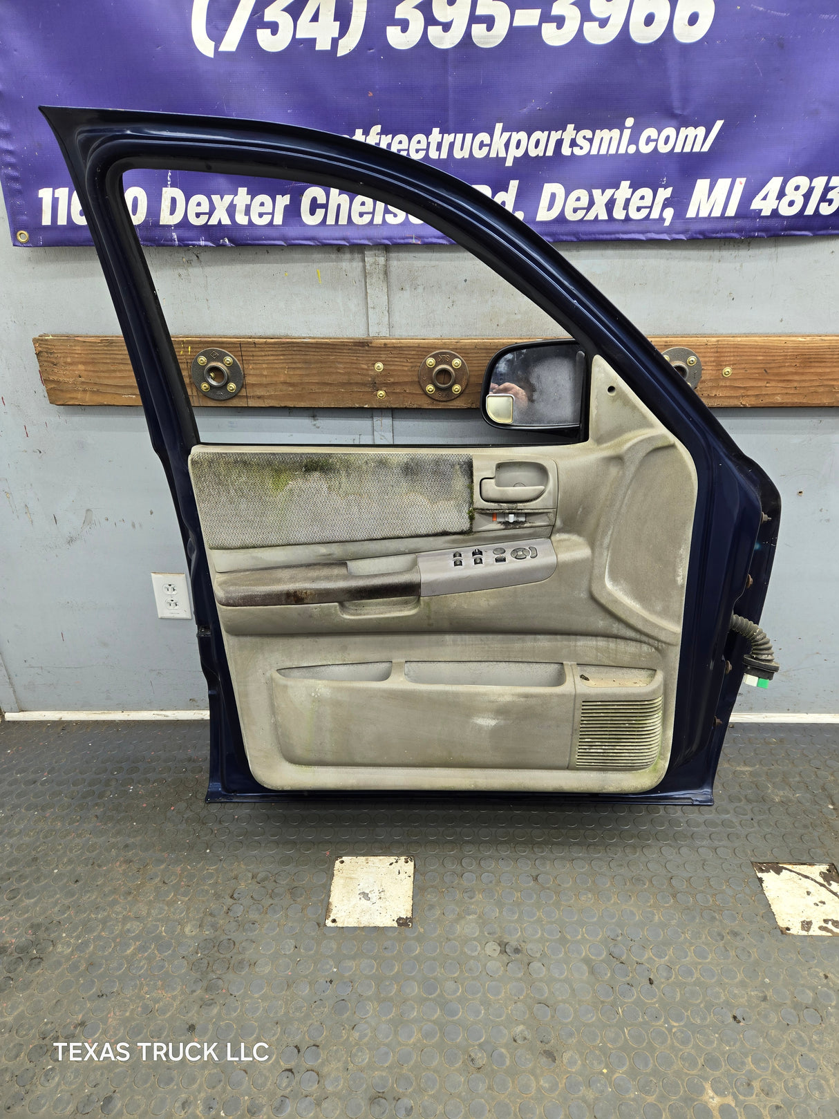 2001–2004 Dodge Dakota Quad Cab Front Driver Side LH Door