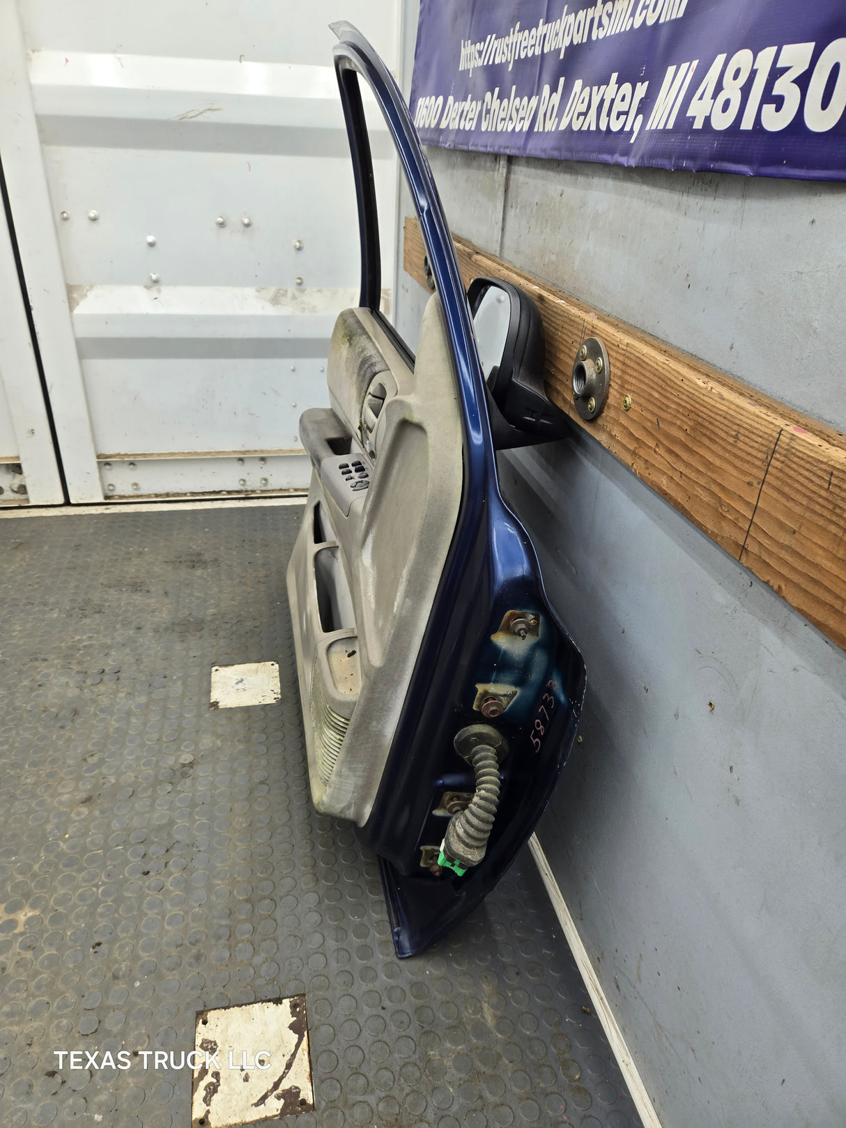 2001–2004 Dodge Dakota Quad Cab Front Driver Side LH Door