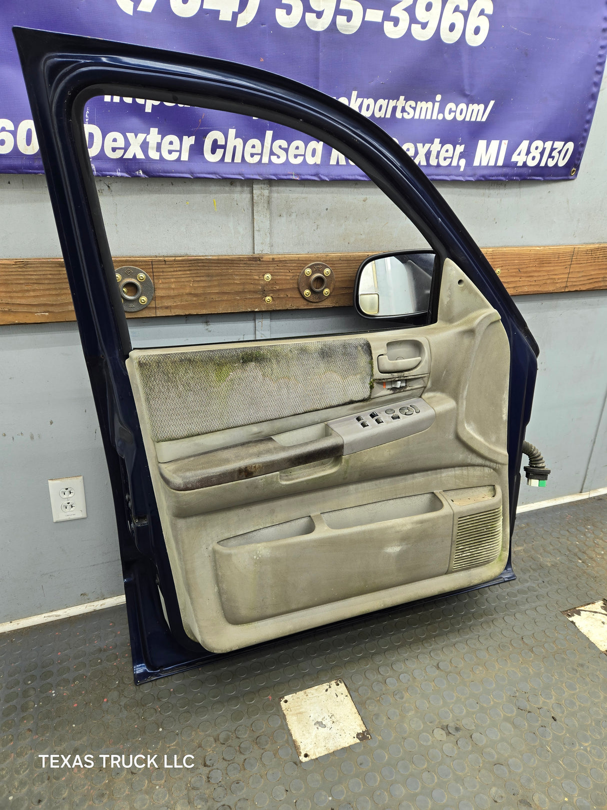 2001–2004 Dodge Dakota Quad Cab Front Driver Side LH Door