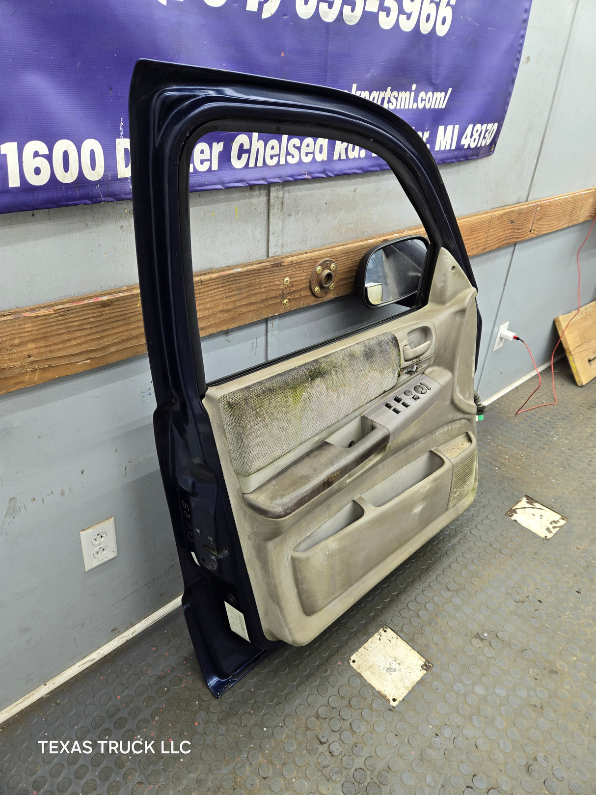 2001–2004 Dodge Dakota Quad Cab Front Driver Side LH Door