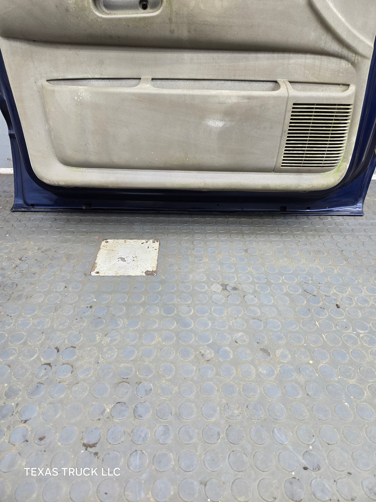 2001–2004 Dodge Dakota Quad Cab Front Driver Side LH Door