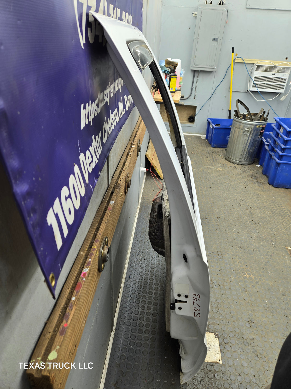 1999-2011 Ford Super Duty F250 F350 F450 F550 RH Crew Cab Passenger Side Rear Door