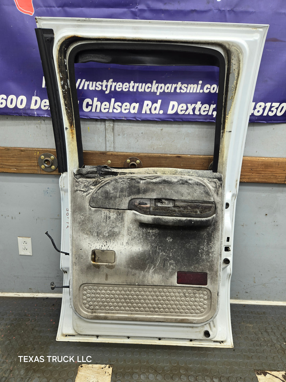 1999-2011 Ford Super Duty F250 F350 F450 F550 RH Crew Cab Passenger Side Rear Door