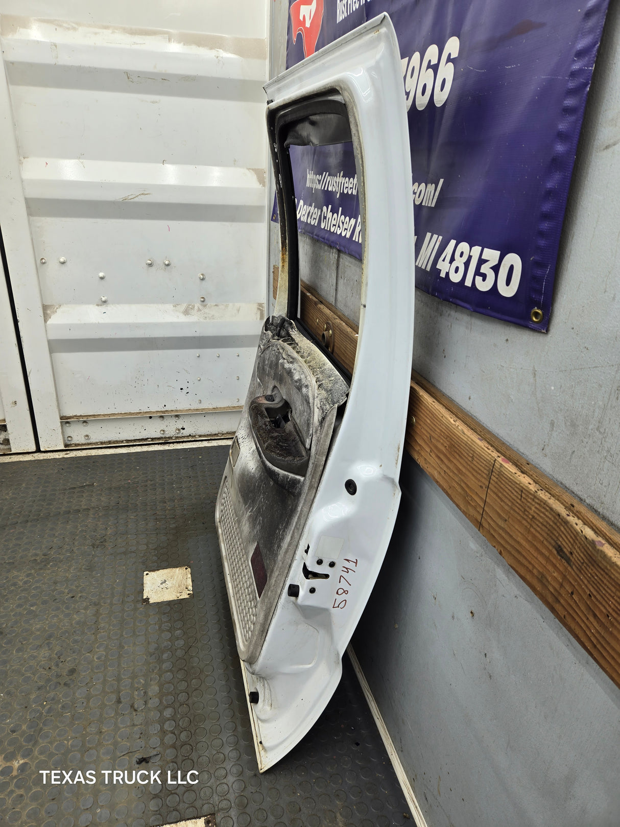 1999-2011 Ford Super Duty F250 F350 F450 F550 RH Crew Cab Passenger Side Rear Door