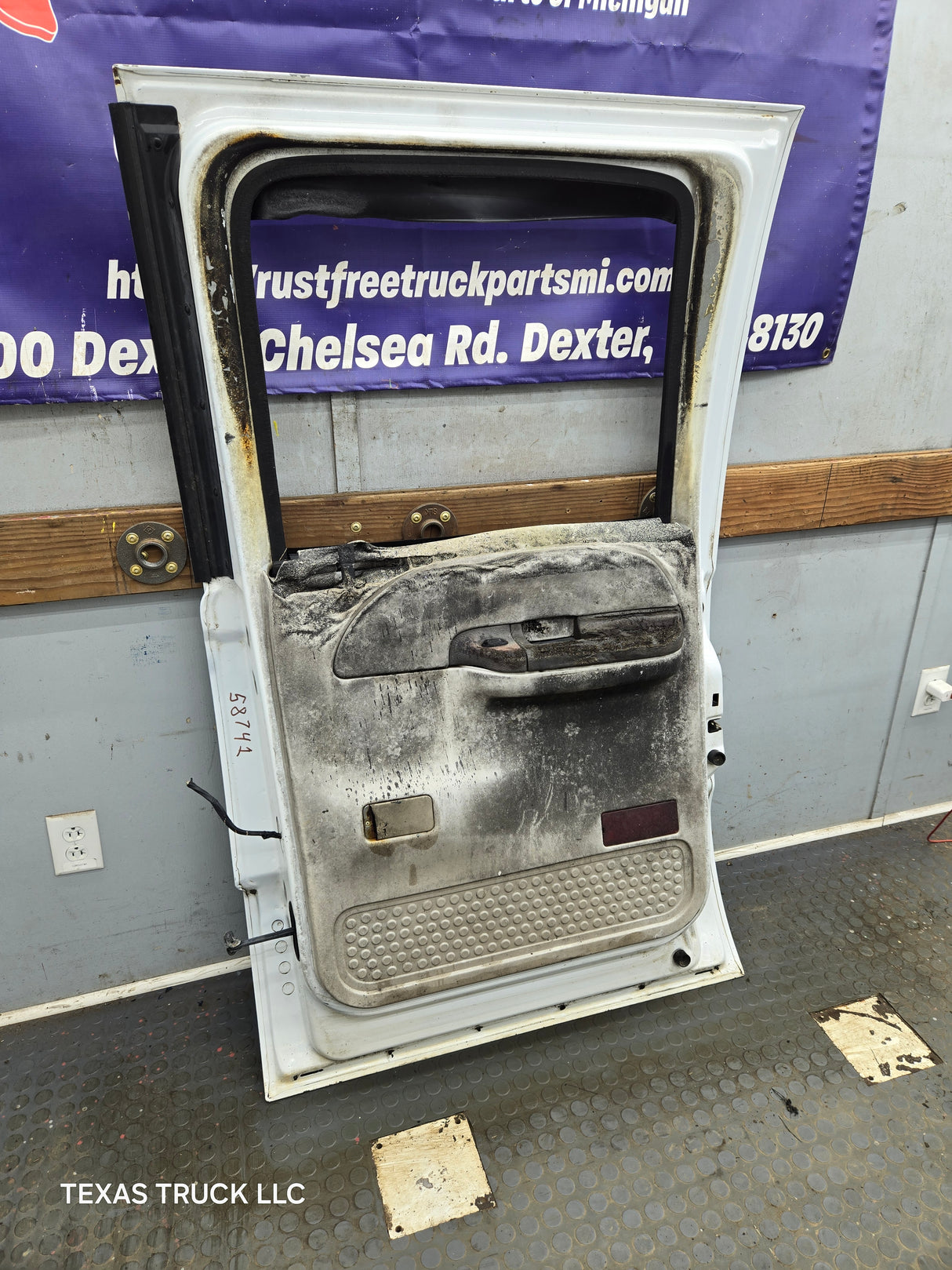 1999-2011 Ford Super Duty F250 F350 F450 F550 RH Crew Cab Passenger Side Rear Door