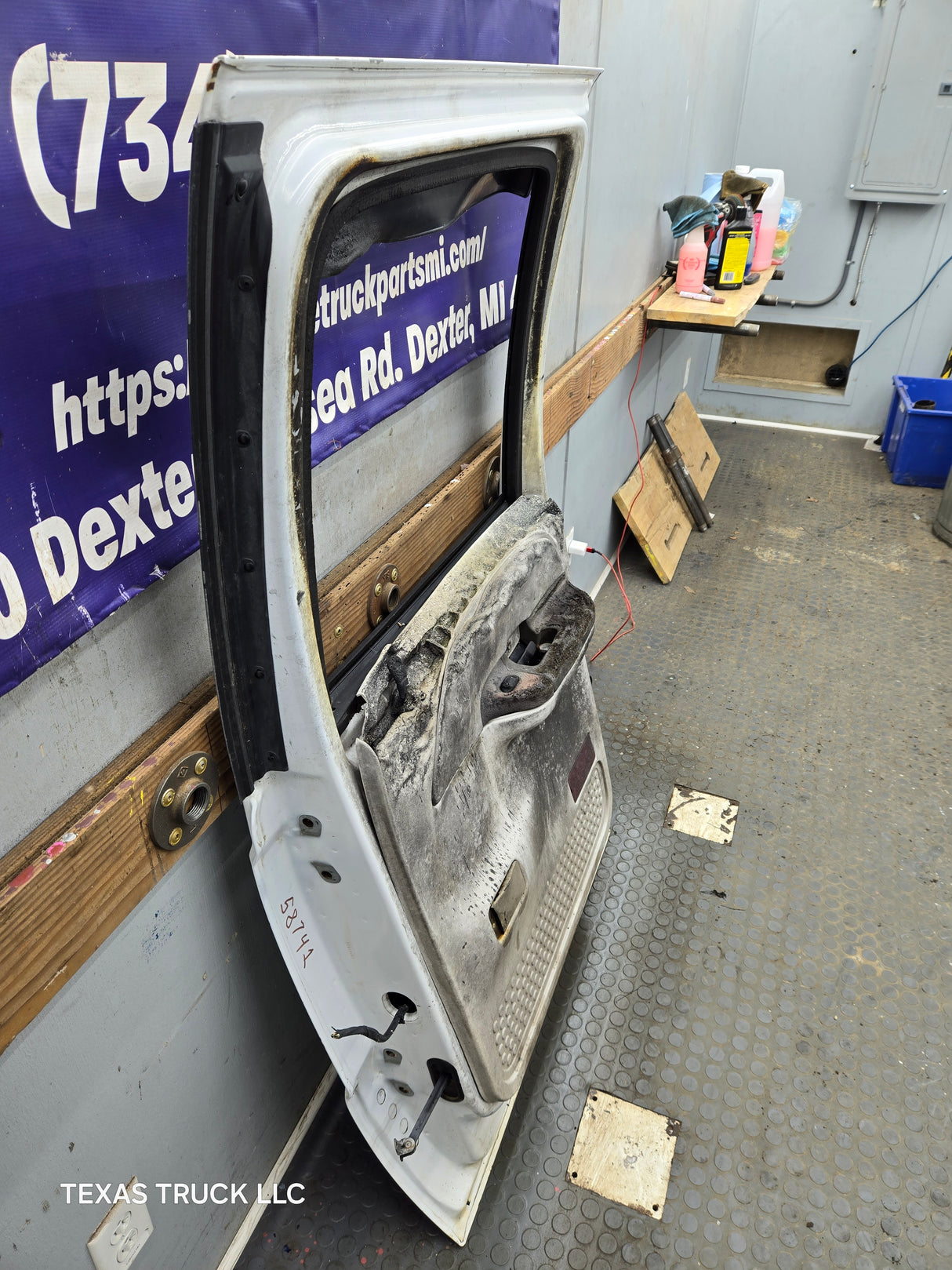 1999-2011 Ford Super Duty F250 F350 F450 F550 RH Crew Cab Passenger Side Rear Door