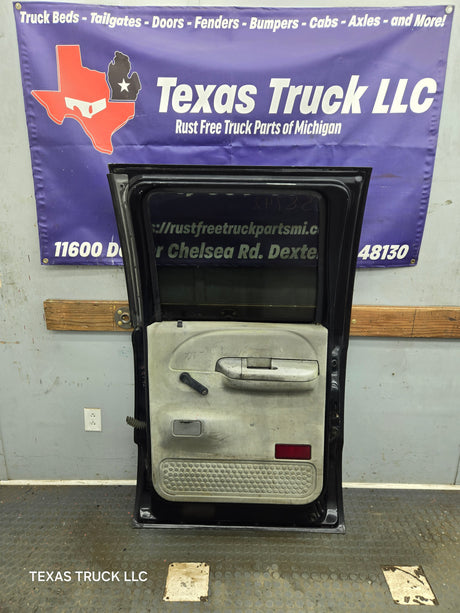 1999-2007 Ford Super Duty F250 F350 F450 F550 RH Crew Cab Passenger Side Rear Door