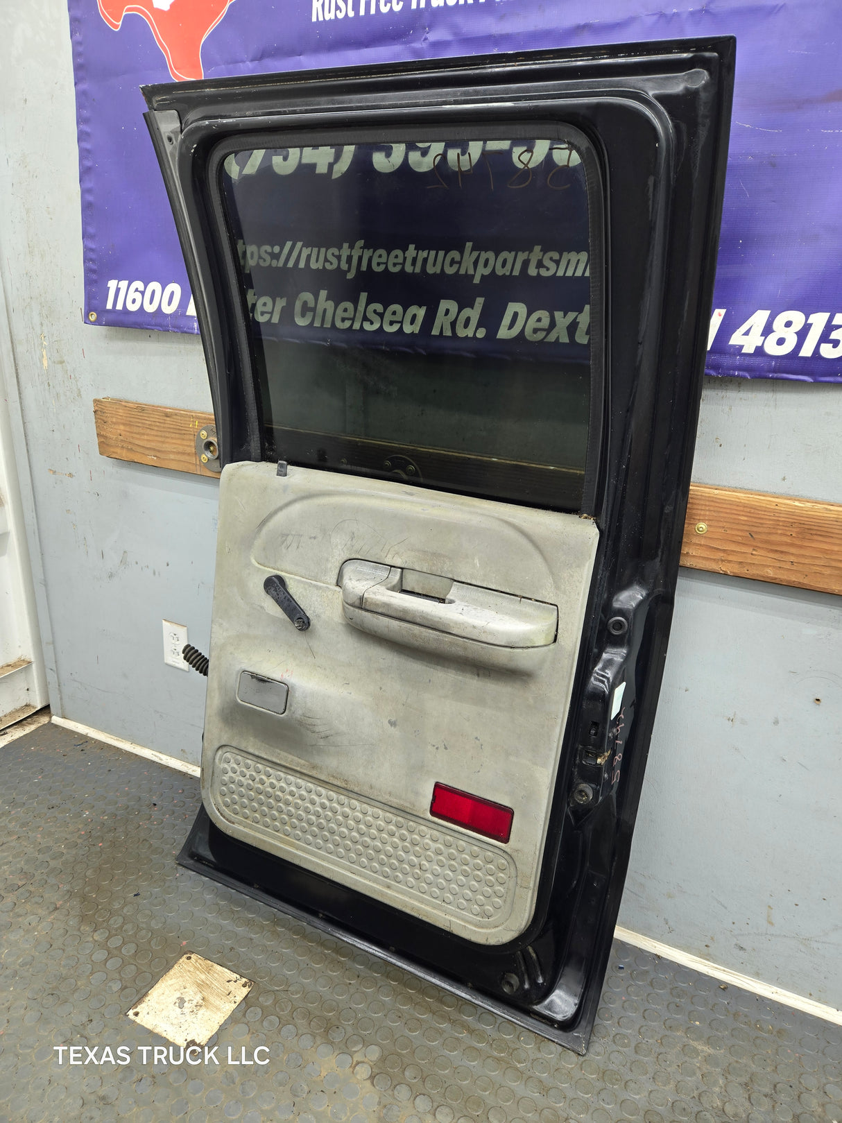1999-2011 Ford Super Duty F250 F350 F450 F550 RH Crew Cab Passenger Side Rear Door