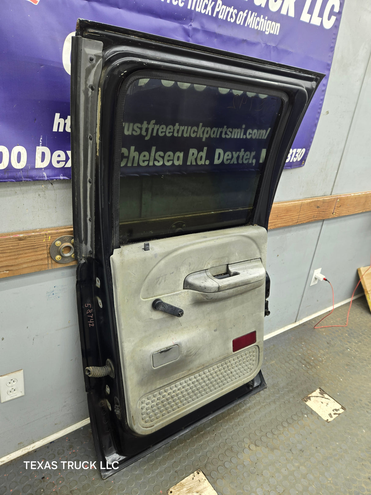 1999-2011 Ford Super Duty F250 F350 F450 F550 RH Crew Cab Passenger Side Rear Door