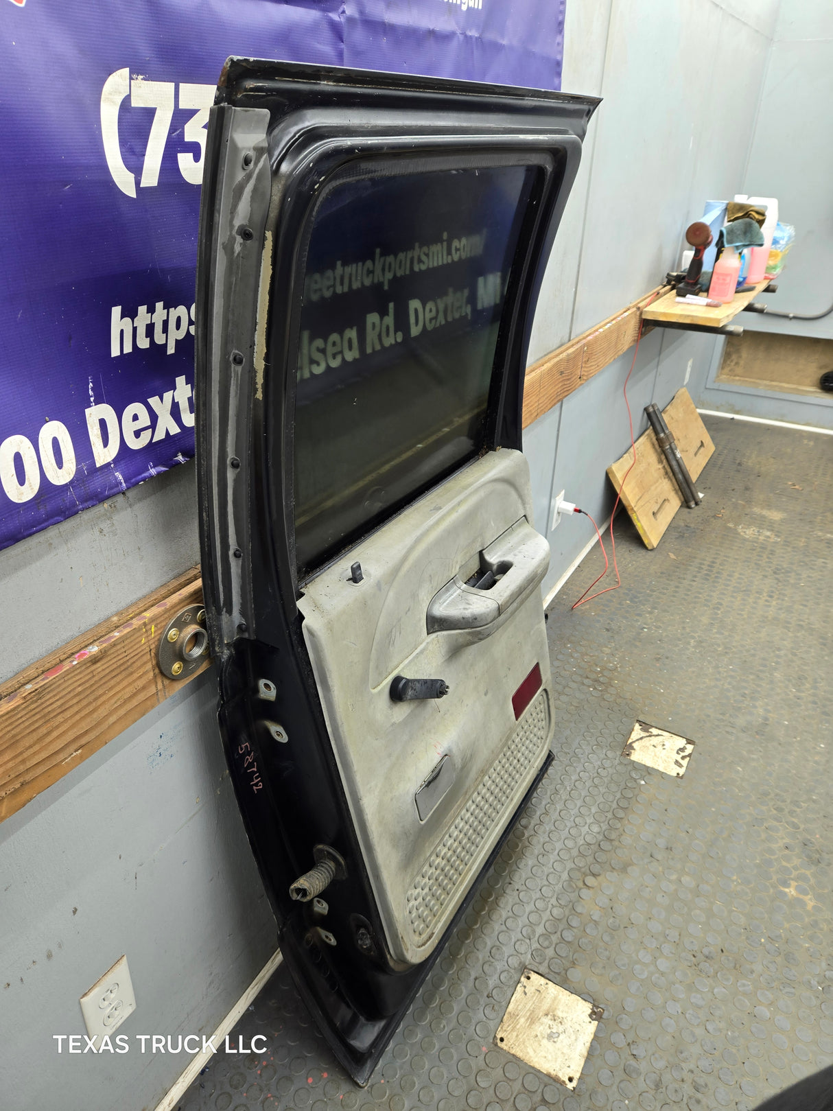 1999-2011 Ford Super Duty F250 F350 F450 F550 RH Crew Cab Passenger Side Rear Door