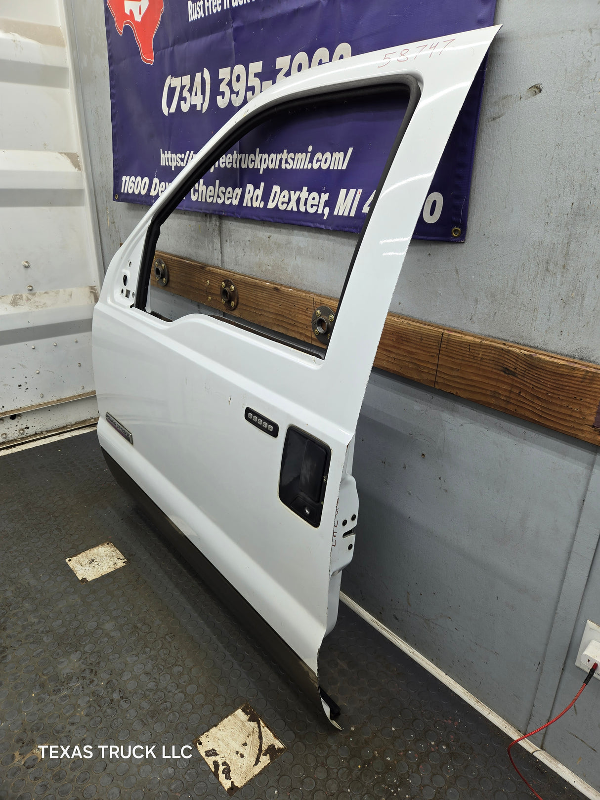 1999-2011 Ford Super Duty LH Driver Side Front Door F250 F350 F450 F550