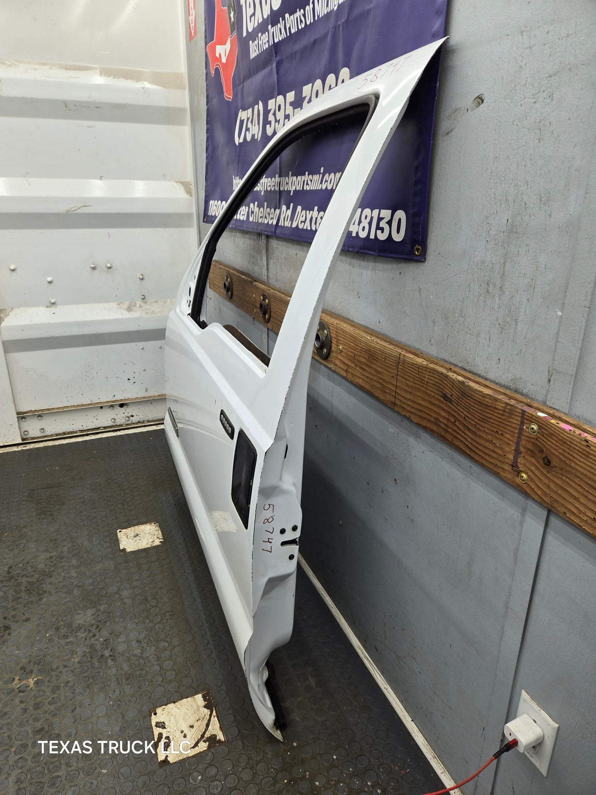 1999-2011 Ford Super Duty LH Driver Side Front Door F250 F350 F450 F550