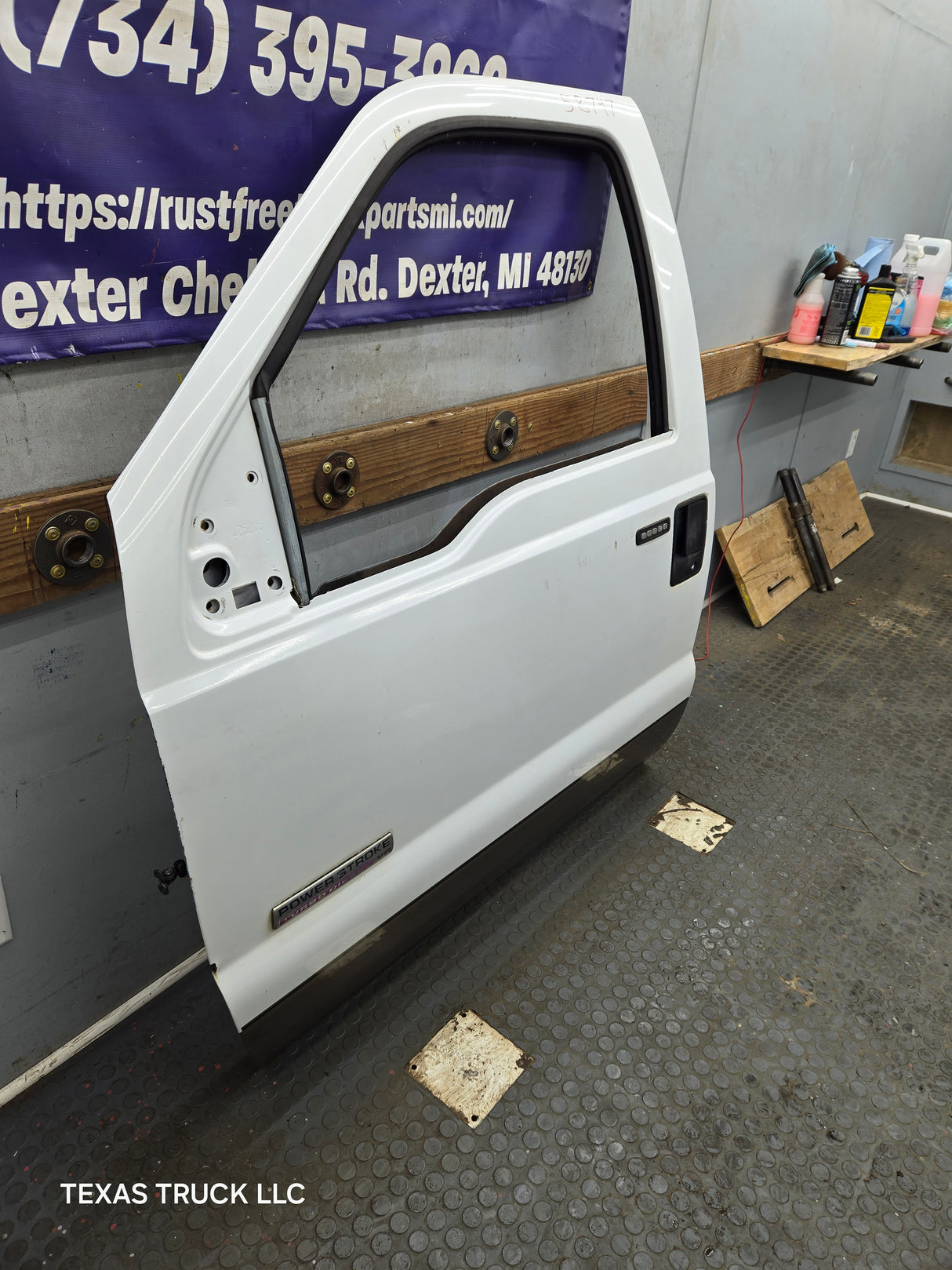 1999-2011 Ford Super Duty LH Driver Side Front Door F250 F350 F450 F550