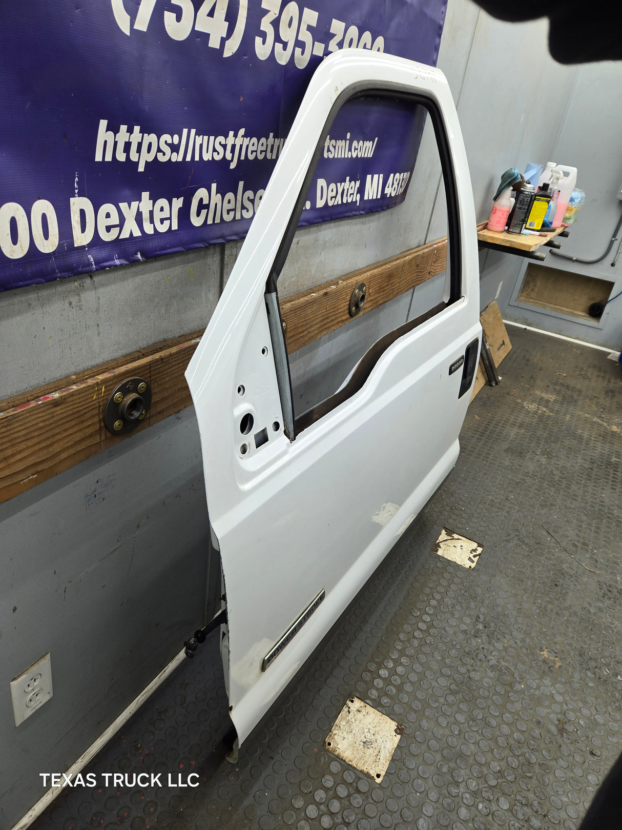 1999-2011 Ford Super Duty LH Driver Side Front Door F250 F350 F450 F550
