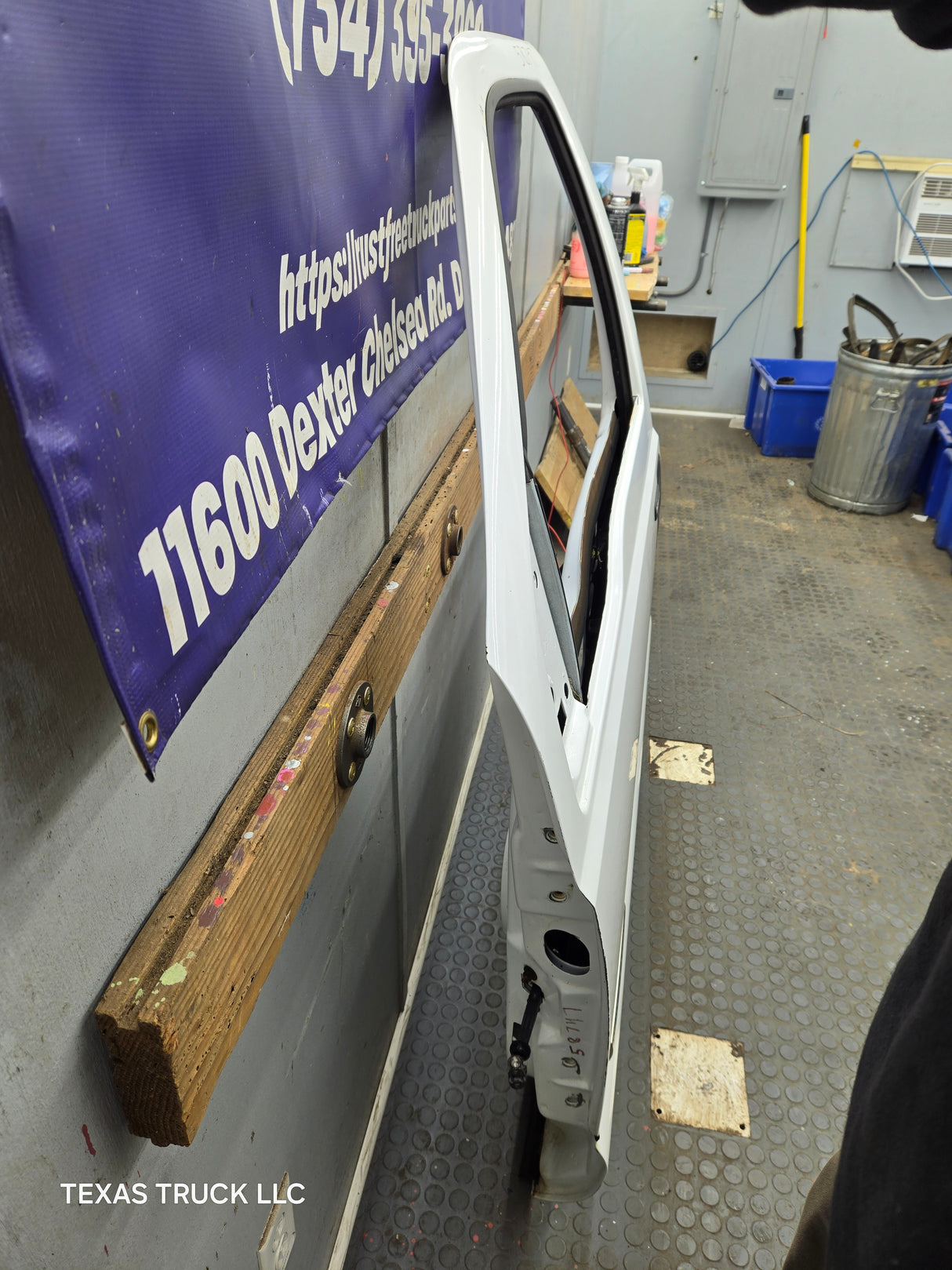 1999-2011 Ford Super Duty LH Driver Side Front Door F250 F350 F450 F550