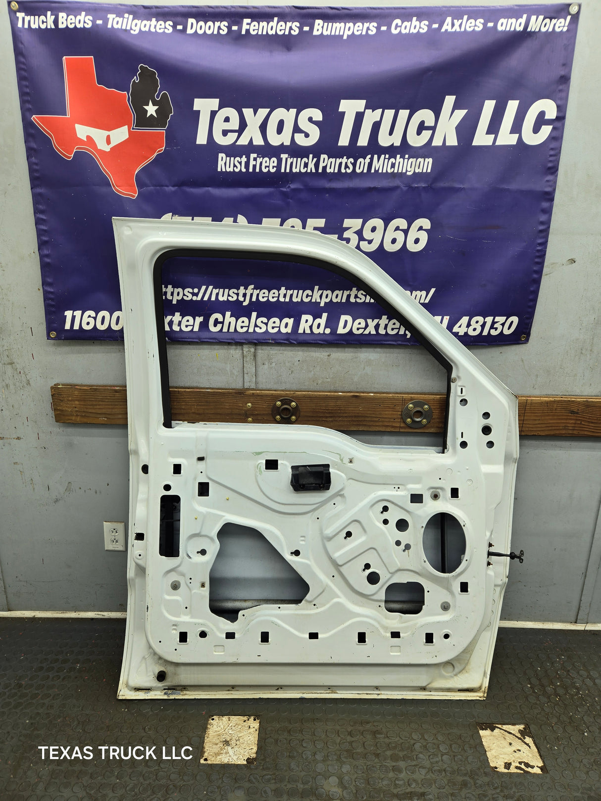 1999-2011 Ford Super Duty LH Driver Side Front Door F250 F350 F450 F550