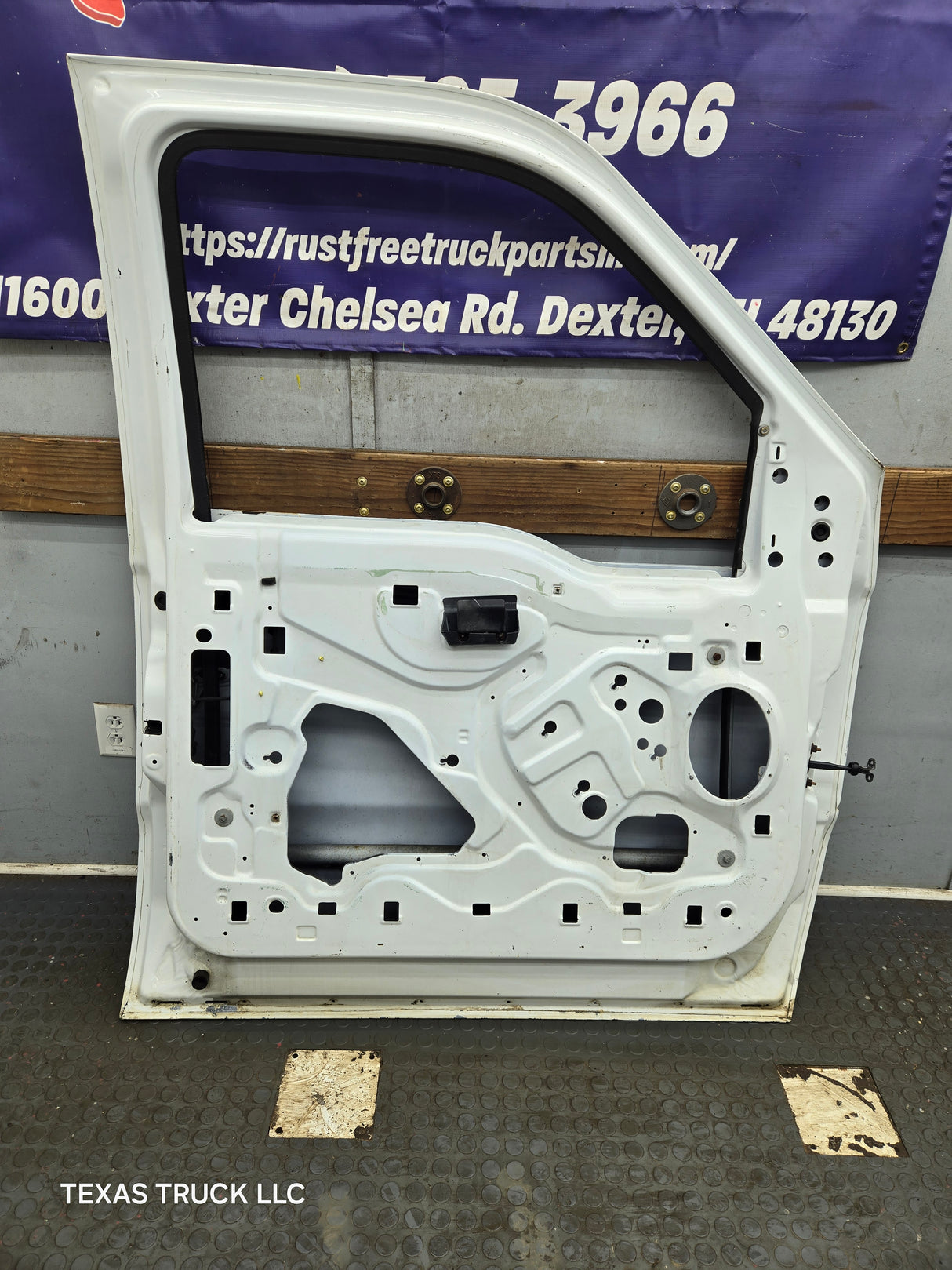 1999-2011 Ford Super Duty LH Driver Side Front Door F250 F350 F450 F550