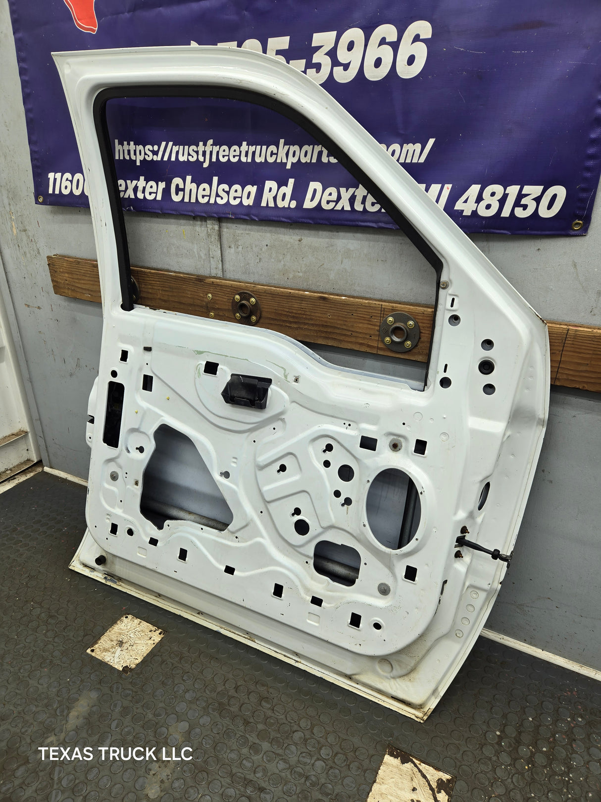 1999-2011 Ford Super Duty LH Driver Side Front Door F250 F350 F450 F550