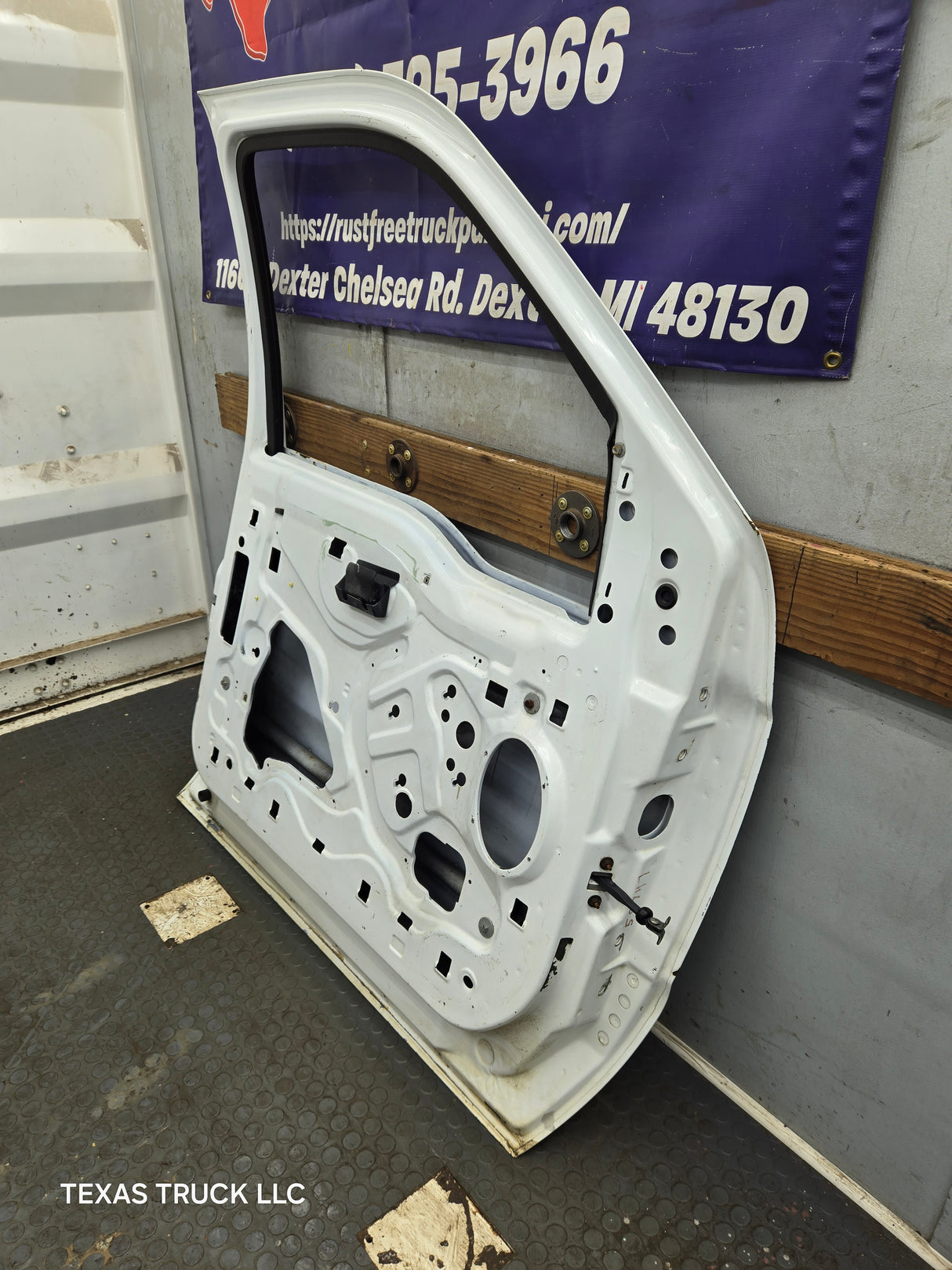 1999-2011 Ford Super Duty LH Driver Side Front Door F250 F350 F450 F550