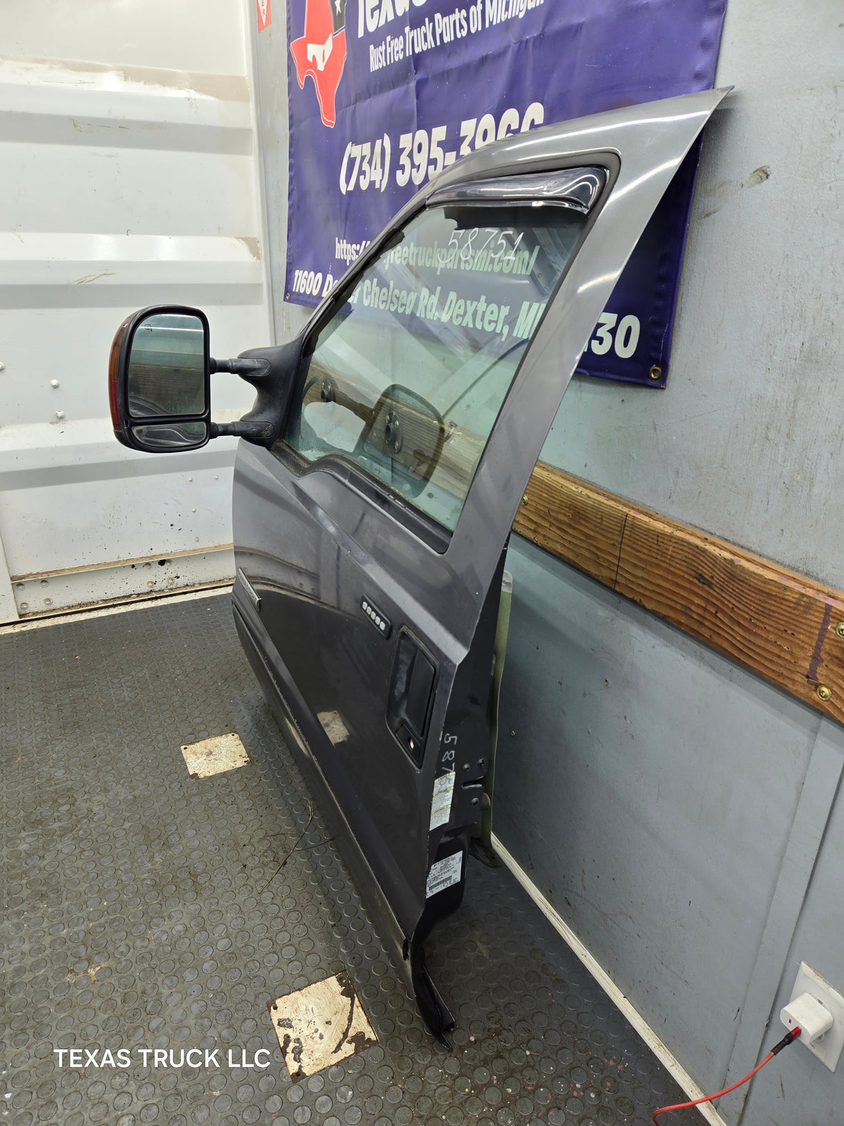 1999-2011 Ford Super Duty LH Driver Side Front Door F250 F350 F450 F550