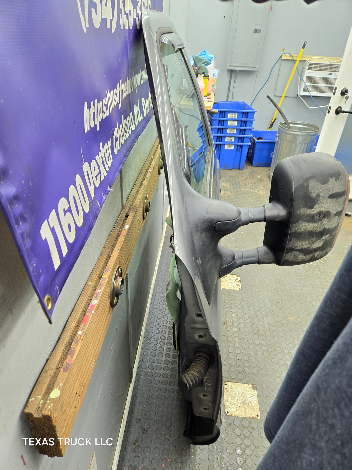 1999-2011 Ford Super Duty LH Driver Side Front Door F250 F350 F450 F550