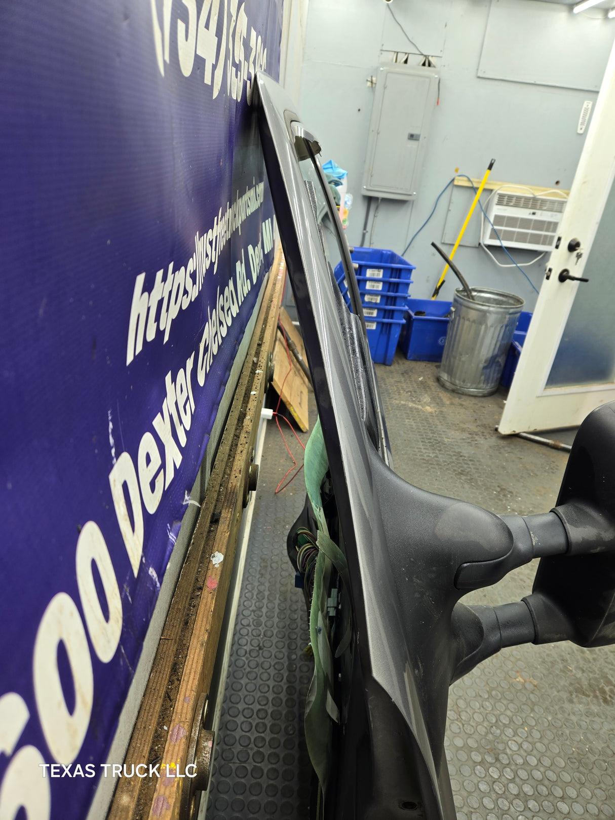 1999-2011 Ford Super Duty LH Driver Side Front Door F250 F350 F450 F550