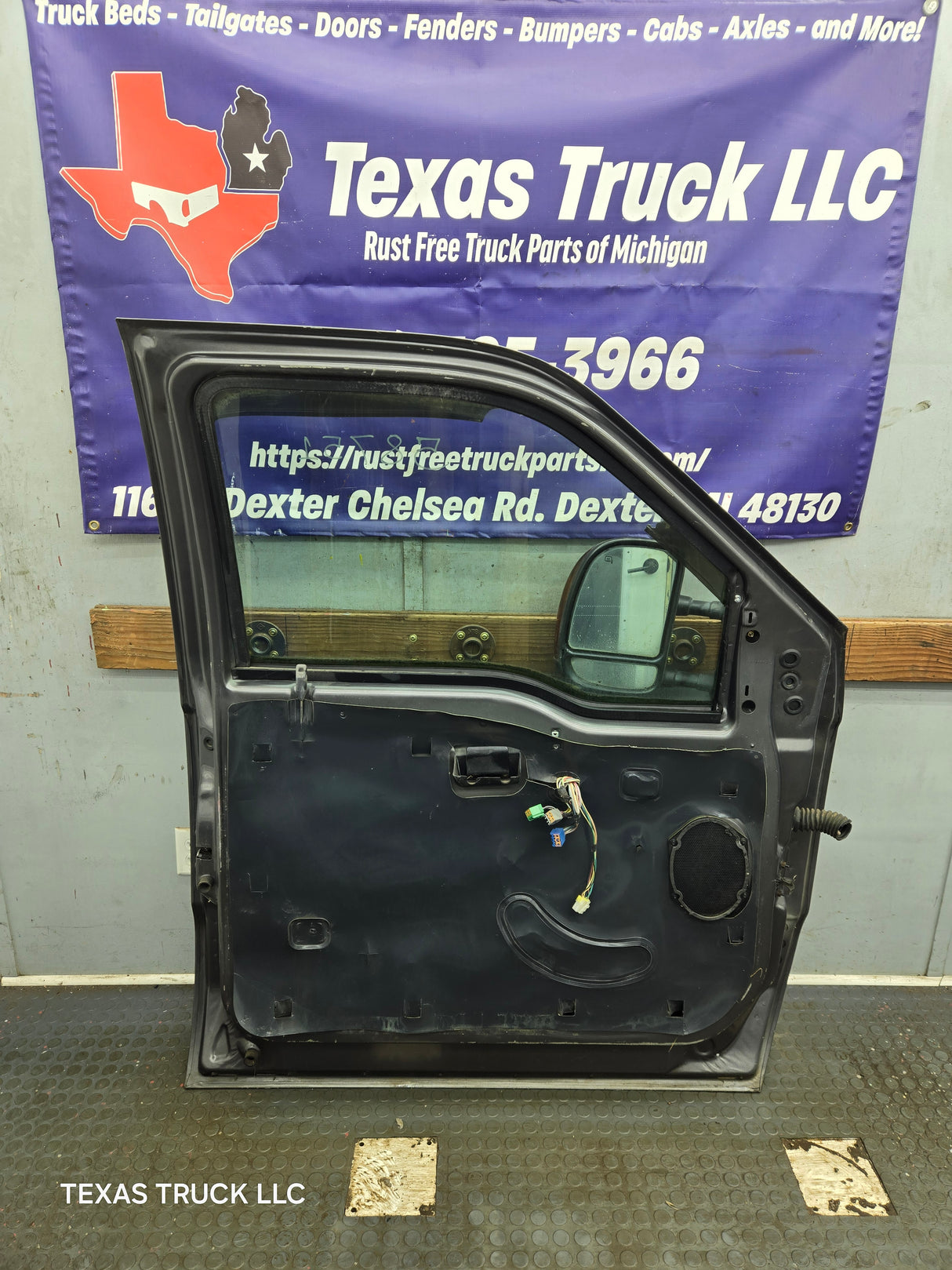 1999-2011 Ford Super Duty LH Driver Side Front Door F250 F350 F450 F550