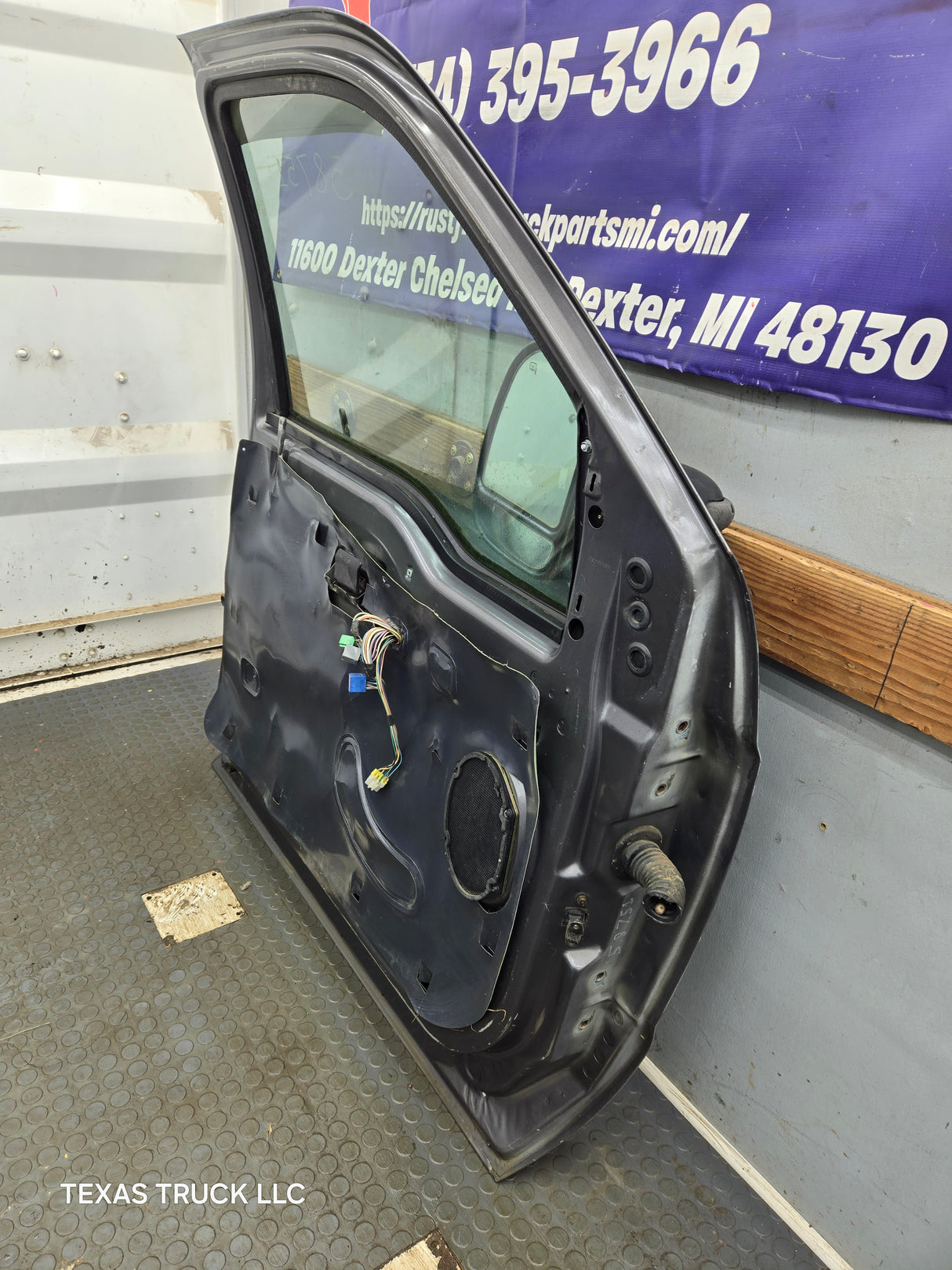 1999-2011 Ford Super Duty LH Driver Side Front Door F250 F350 F450 F550