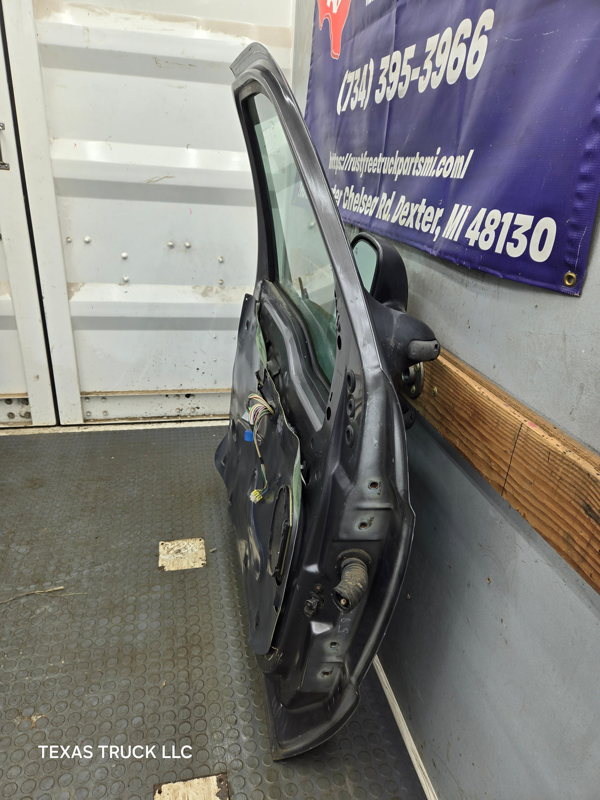 1999-2011 Ford Super Duty LH Driver Side Front Door F250 F350 F450 F550