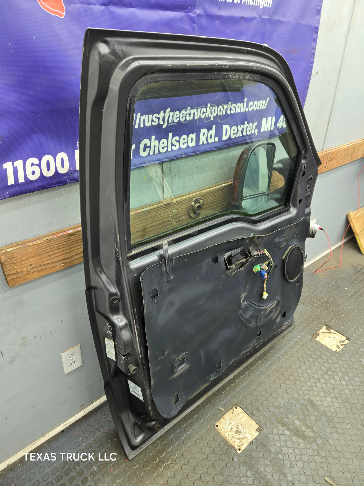 1999-2011 Ford Super Duty LH Driver Side Front Door F250 F350 F450 F550