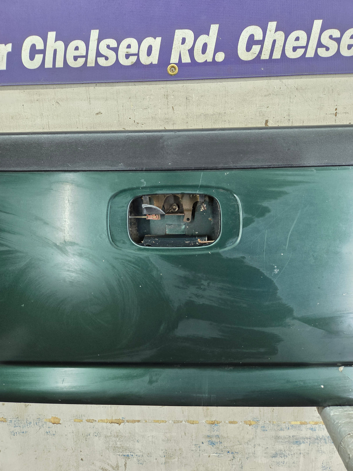 1999-2007 Chevrolet Silverado / GMC Sierra 1500 2500 3500 Tailgate