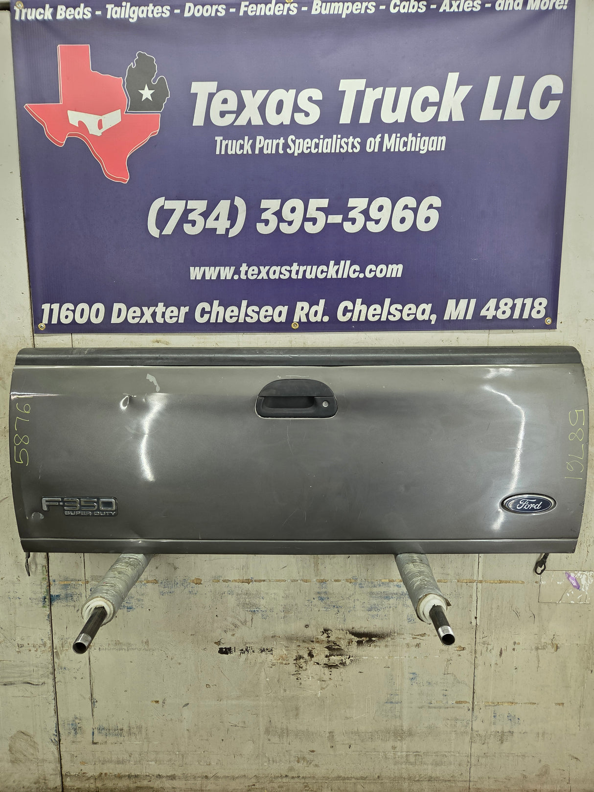 1997-2003 F150 / 1999-2007 Ford F250 F350 F450 F550 Super Duty Tailgate