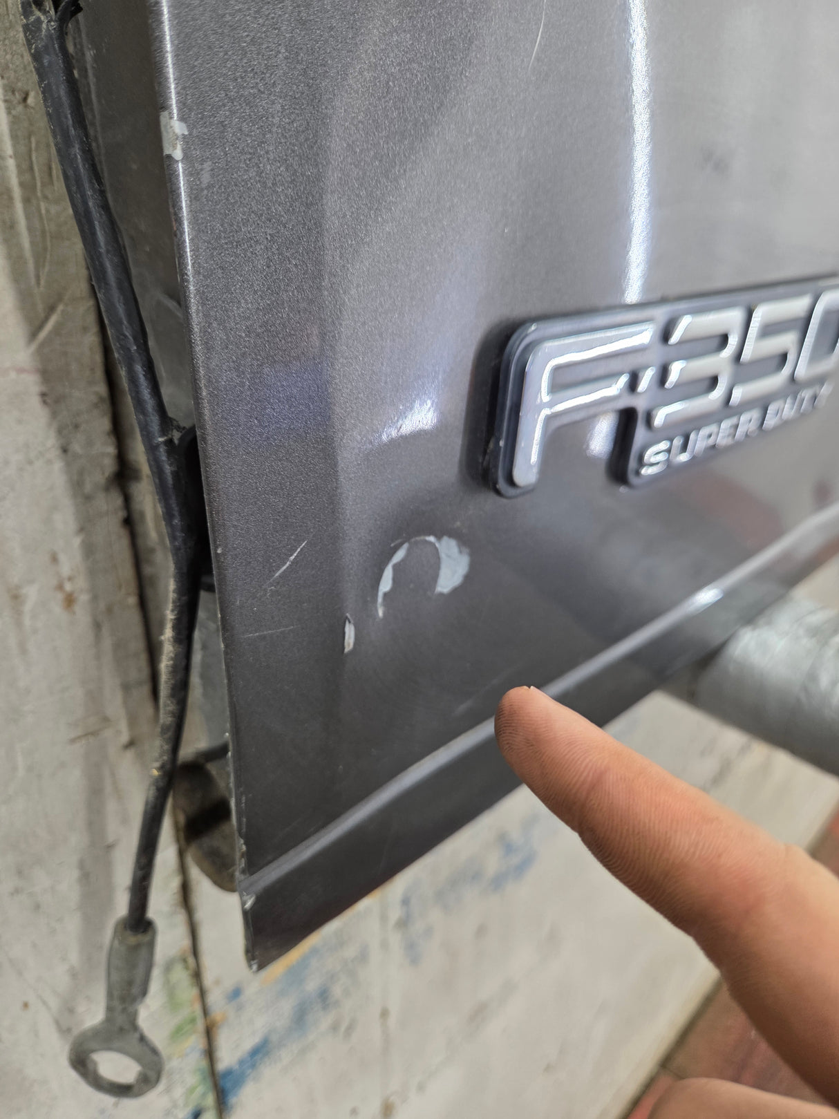 1997-2003 F150 / 1999-2007 Ford F250 F350 F450 F550 Super Duty Tailgate