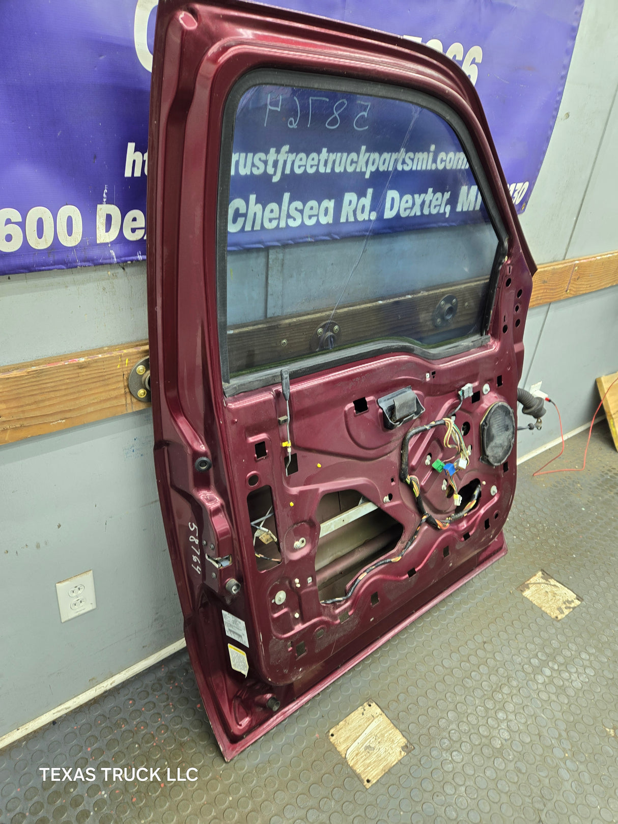 1999-2011 Ford Super Duty LH Driver Side Front Door F250 F350 F450 F550