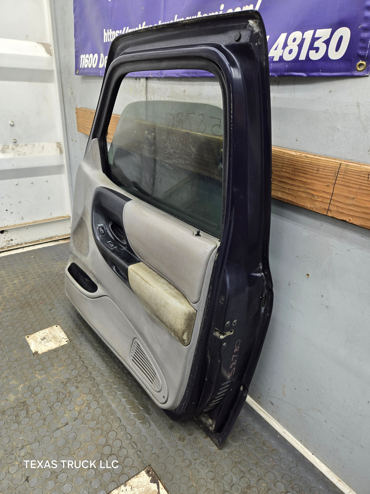 2003-2005 Ford Ranger Passenger Side Front Right Hand Door