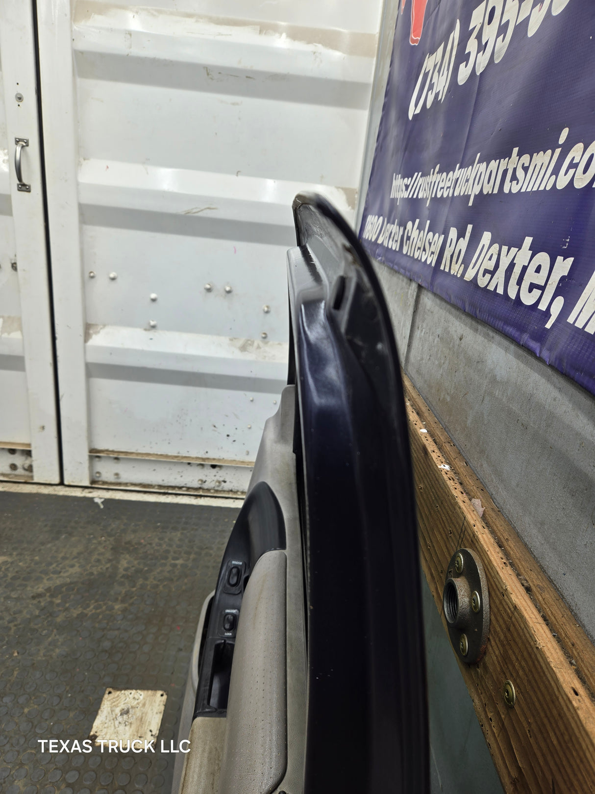 2003-2005 Ford Ranger Passenger Side Front Right Hand Door