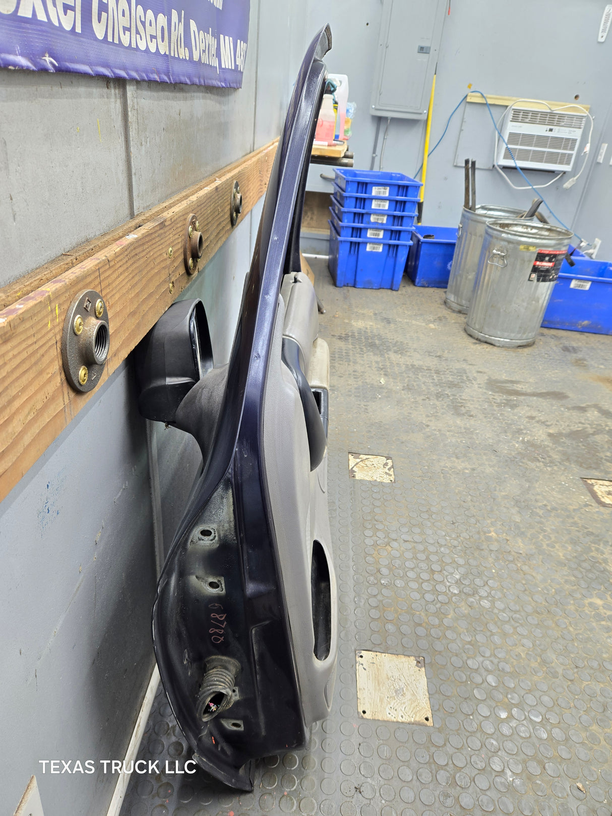 2003-2005 Ford Ranger Passenger Side Front Right Hand Door