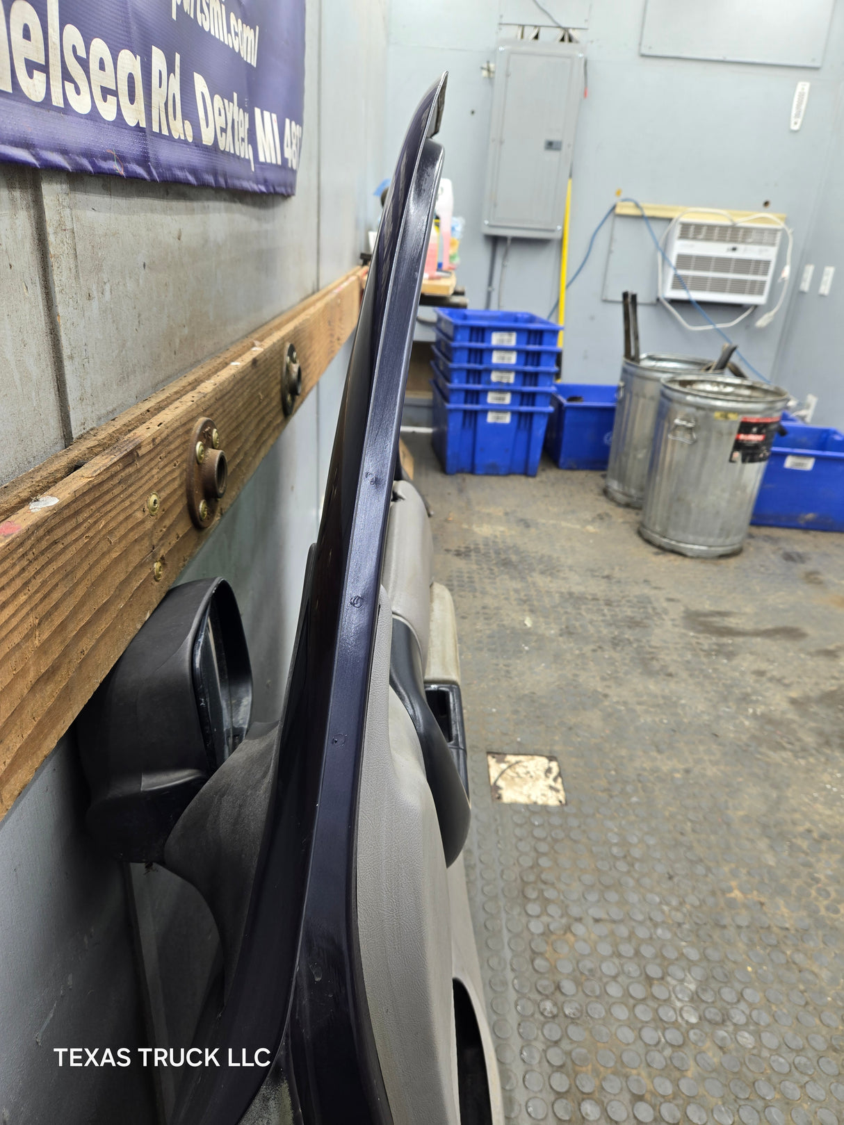 2003-2005 Ford Ranger Passenger Side Front Right Hand Door