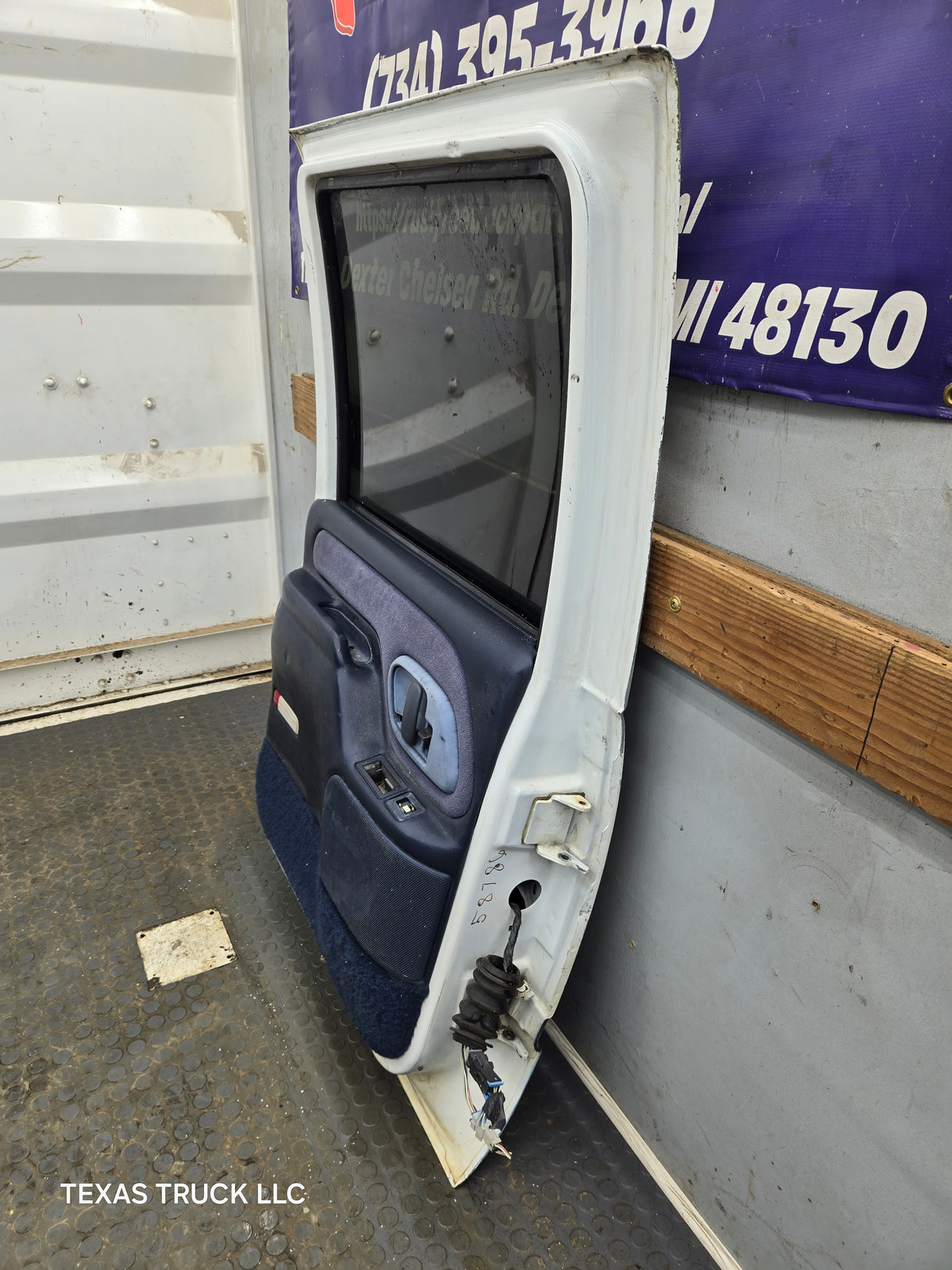 1992-2000 Chevrolet Silverado Suburban GMC Sierra K1500 K2500 K3500 Crew Cab LH Rear Driver Door