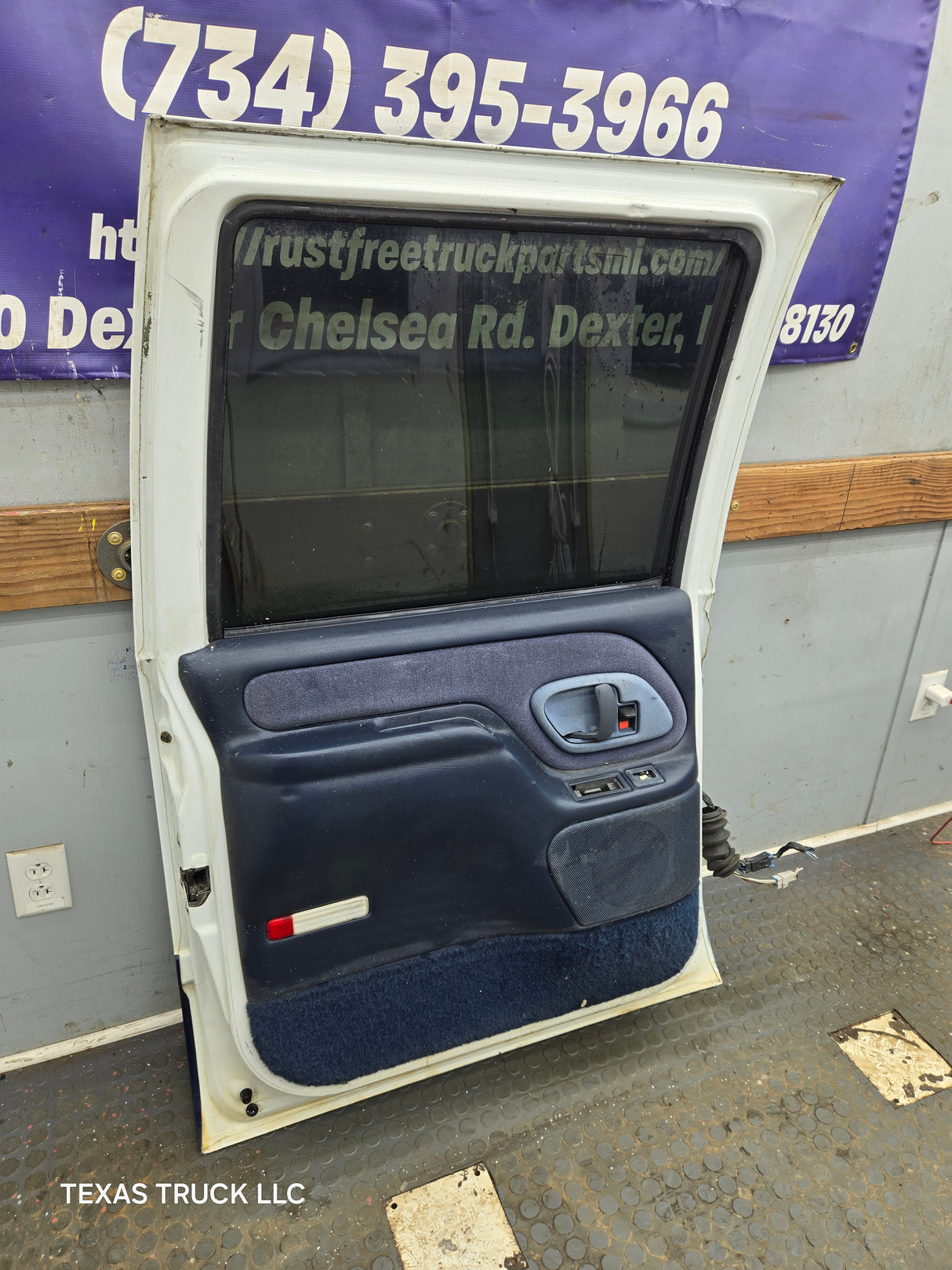 1992-2000 Chevrolet Silverado Suburban GMC Sierra K1500 K2500 K3500 Crew Cab LH Rear Driver Door