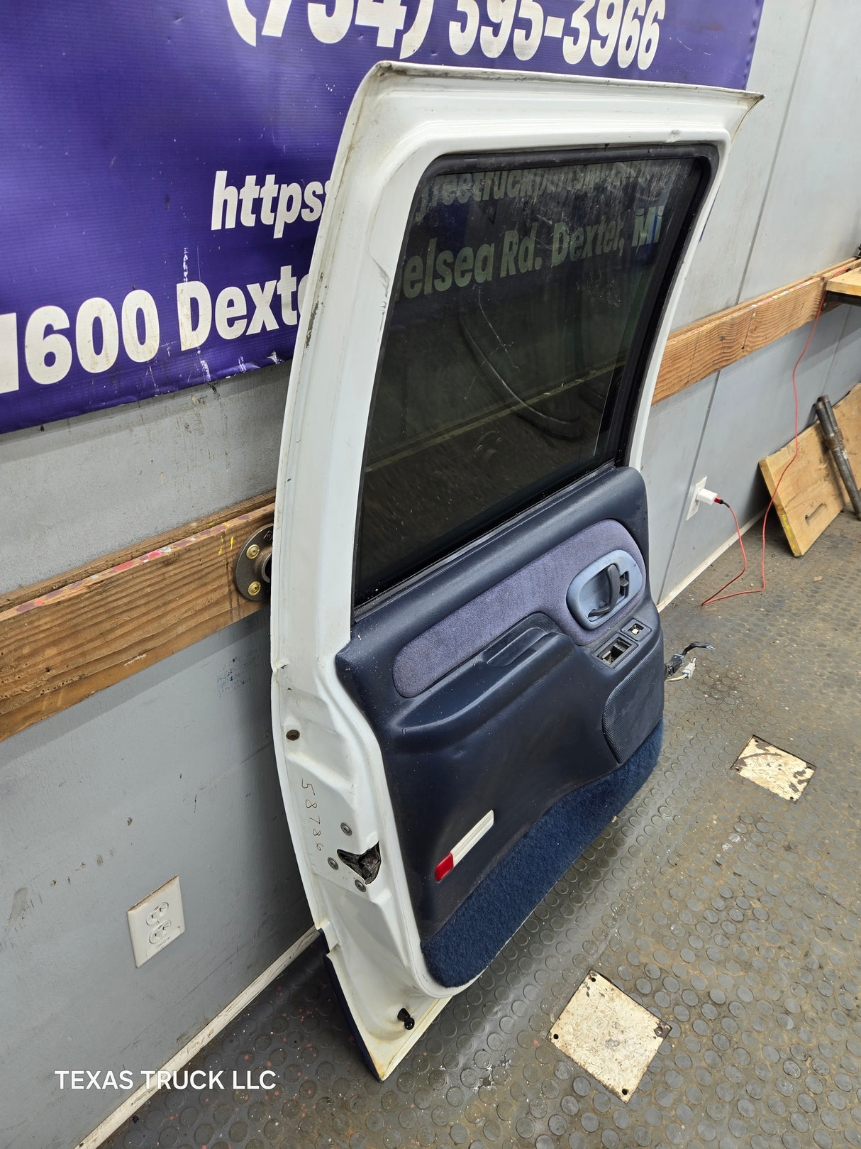 1992-2000 Chevrolet Silverado Suburban GMC Sierra K1500 K2500 K3500 Crew Cab LH Rear Driver Door