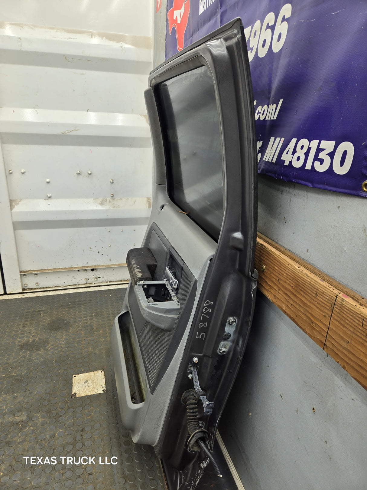 2004-2008 Ford F150 Rear Driver Side Crew Cab Door LH *Damage